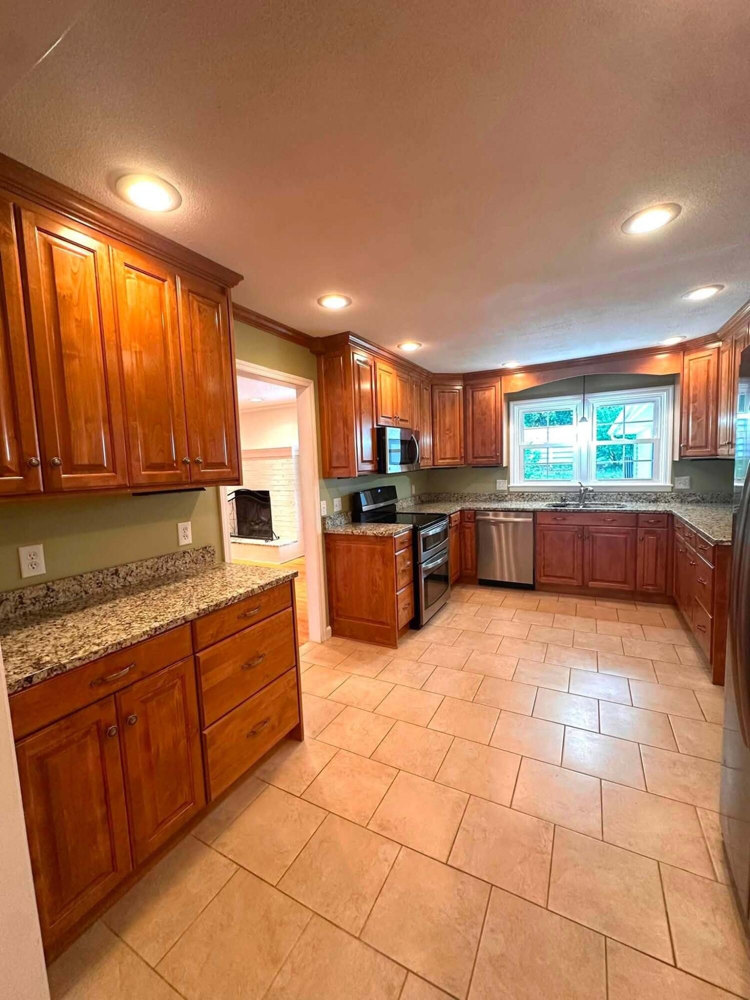 2220 Edgewater Drive, Nw Property Photo 9