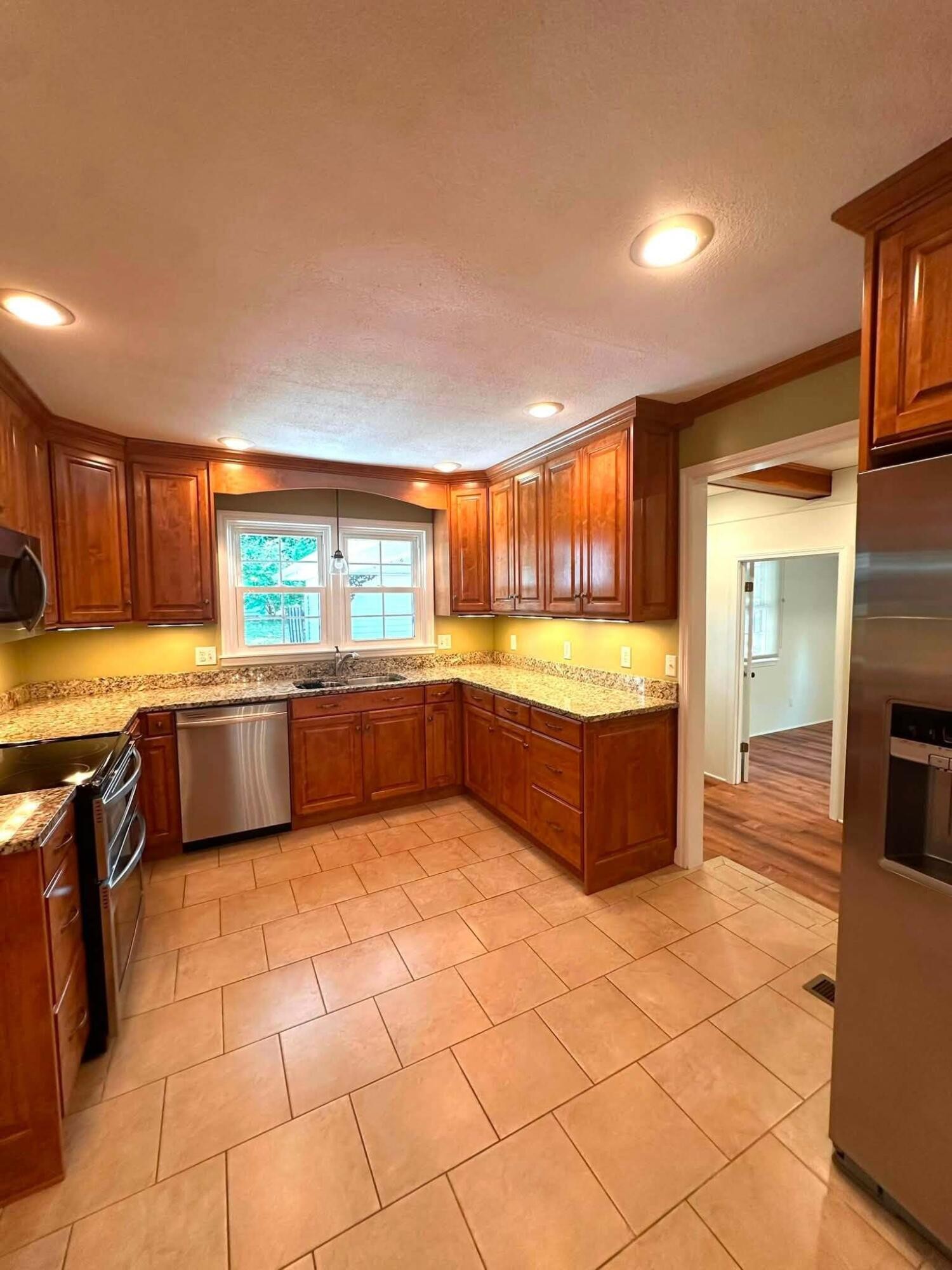 2220 Edgewater Drive, Nw Property Photo 11