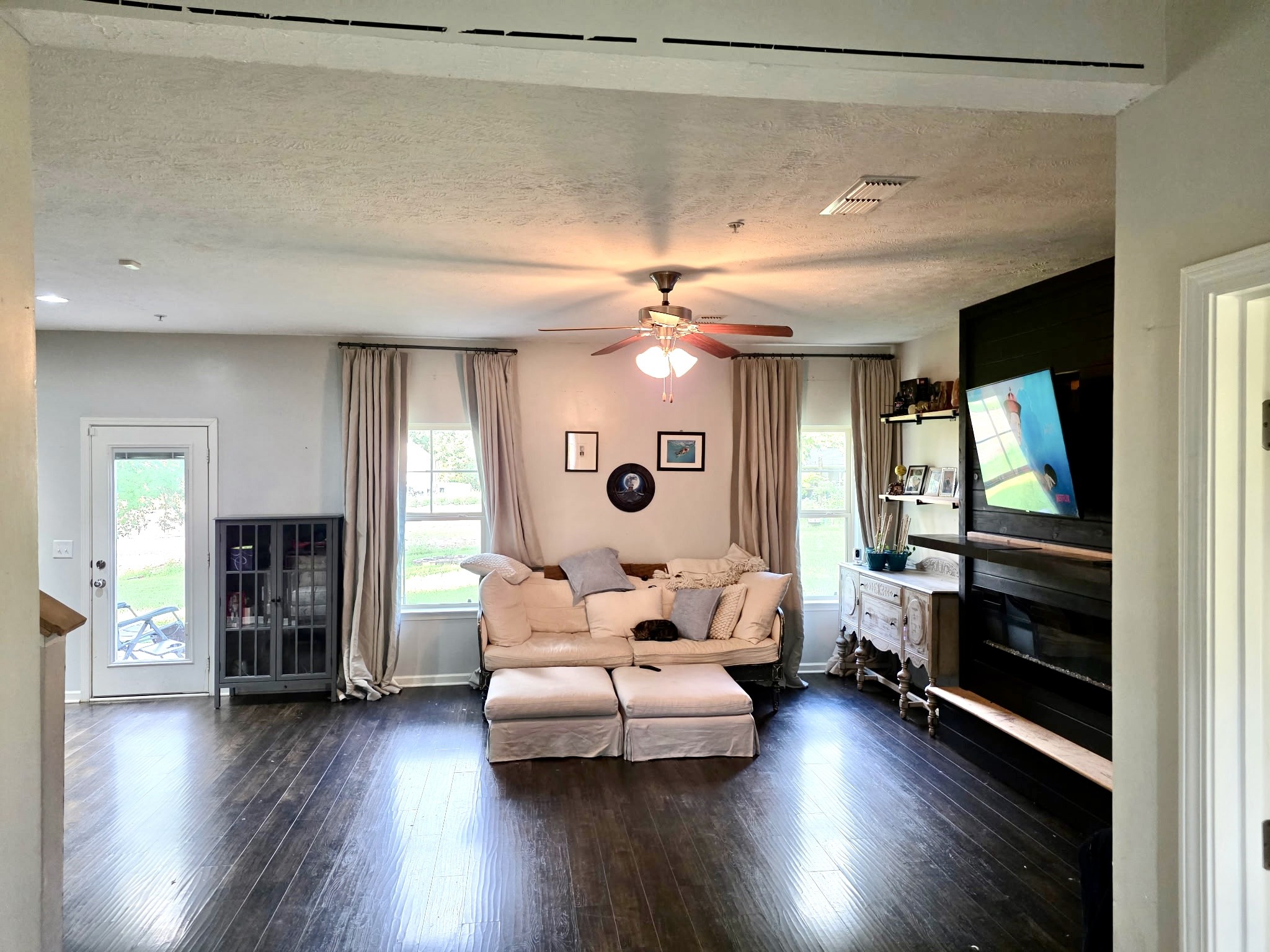 802 Silverhill Dr Property Photo 2