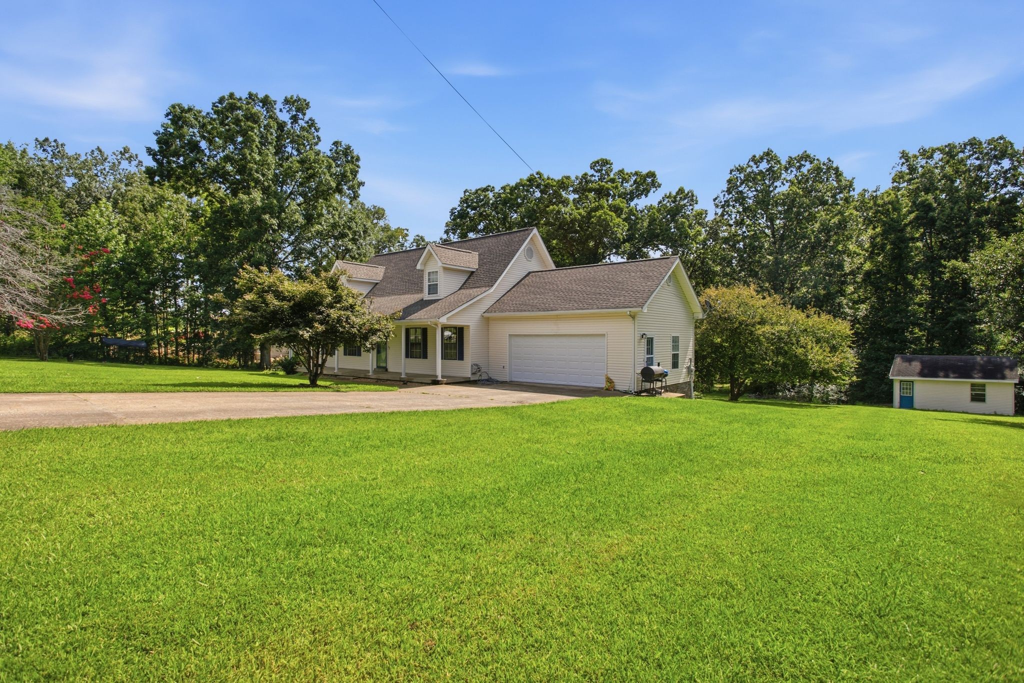 115 Pin Oaks Ln Property Photo 1