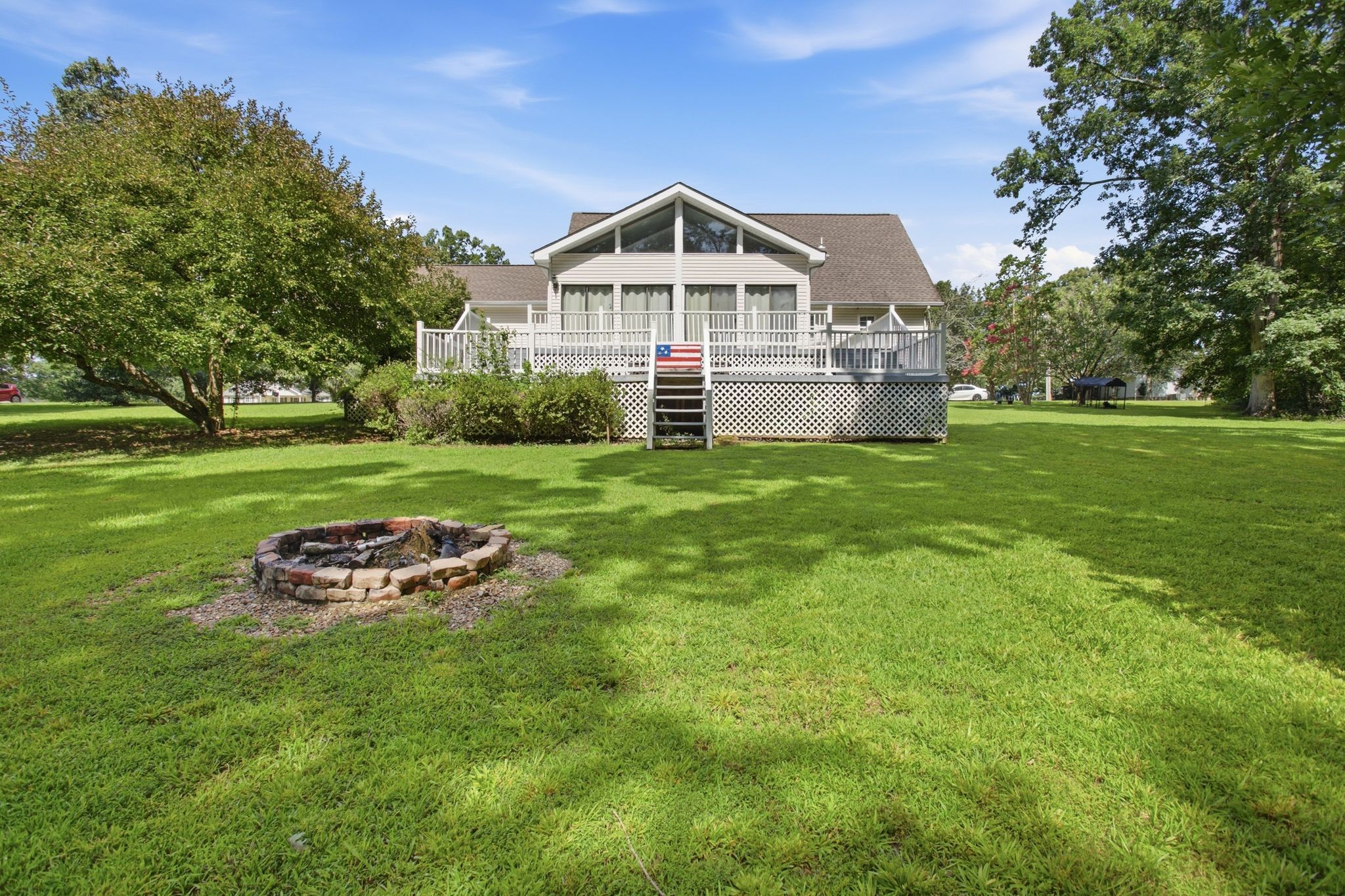 115 Pin Oaks Ln Property Photo 1
