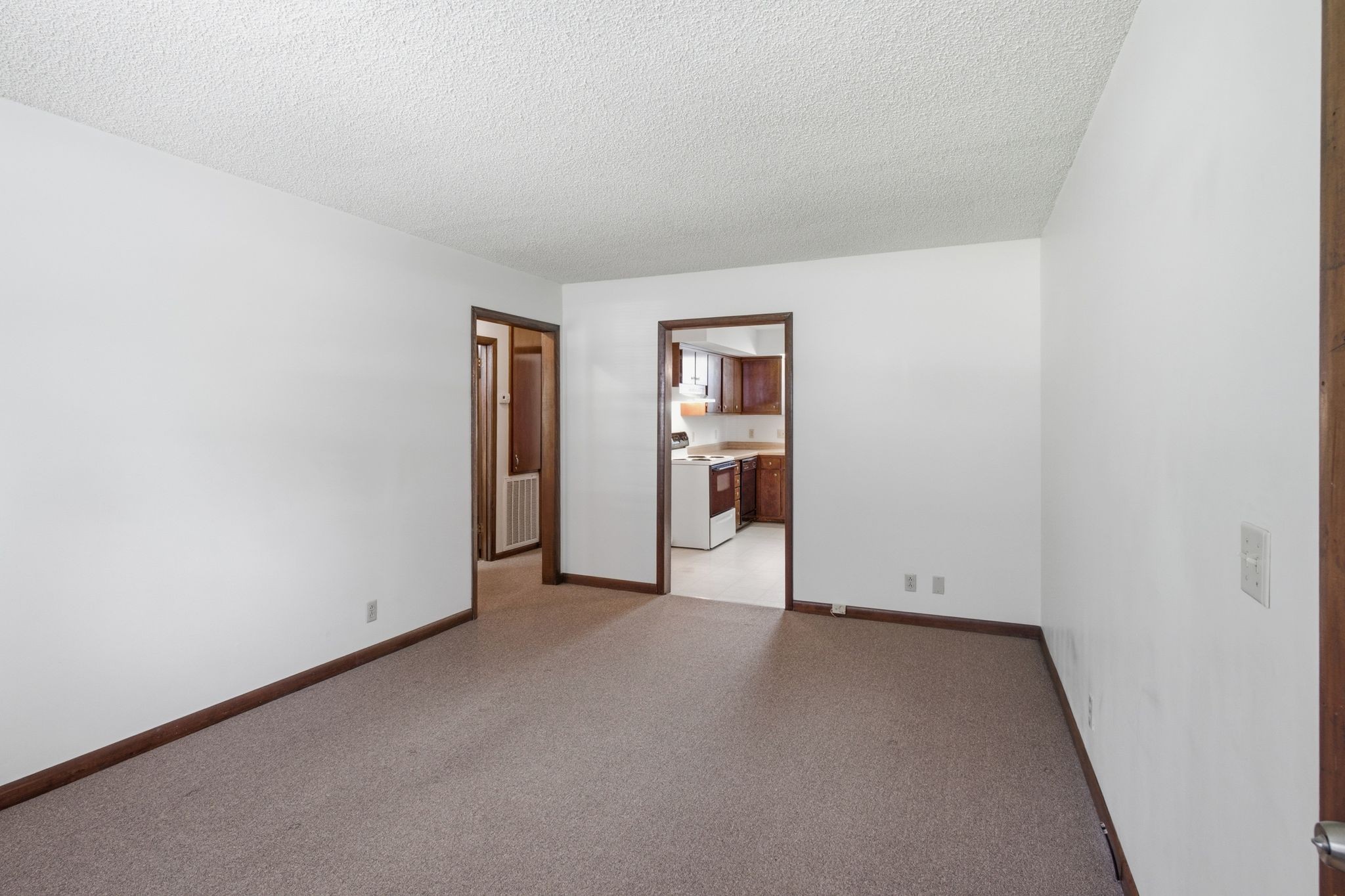 4778 A B Trenton Dr Property Photo 13