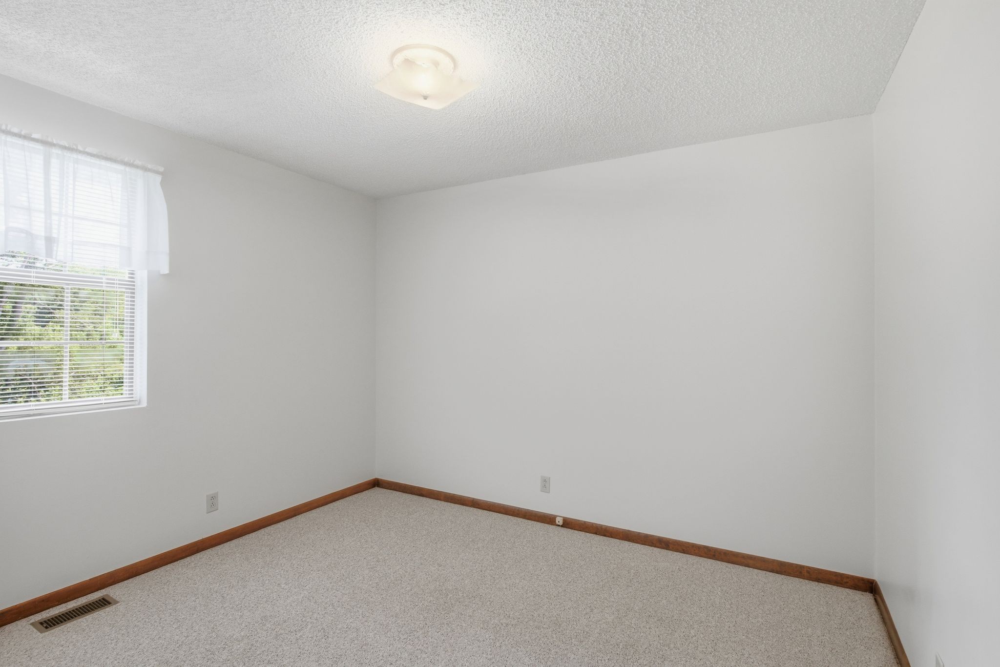 4778 A B Trenton Dr Property Photo 14