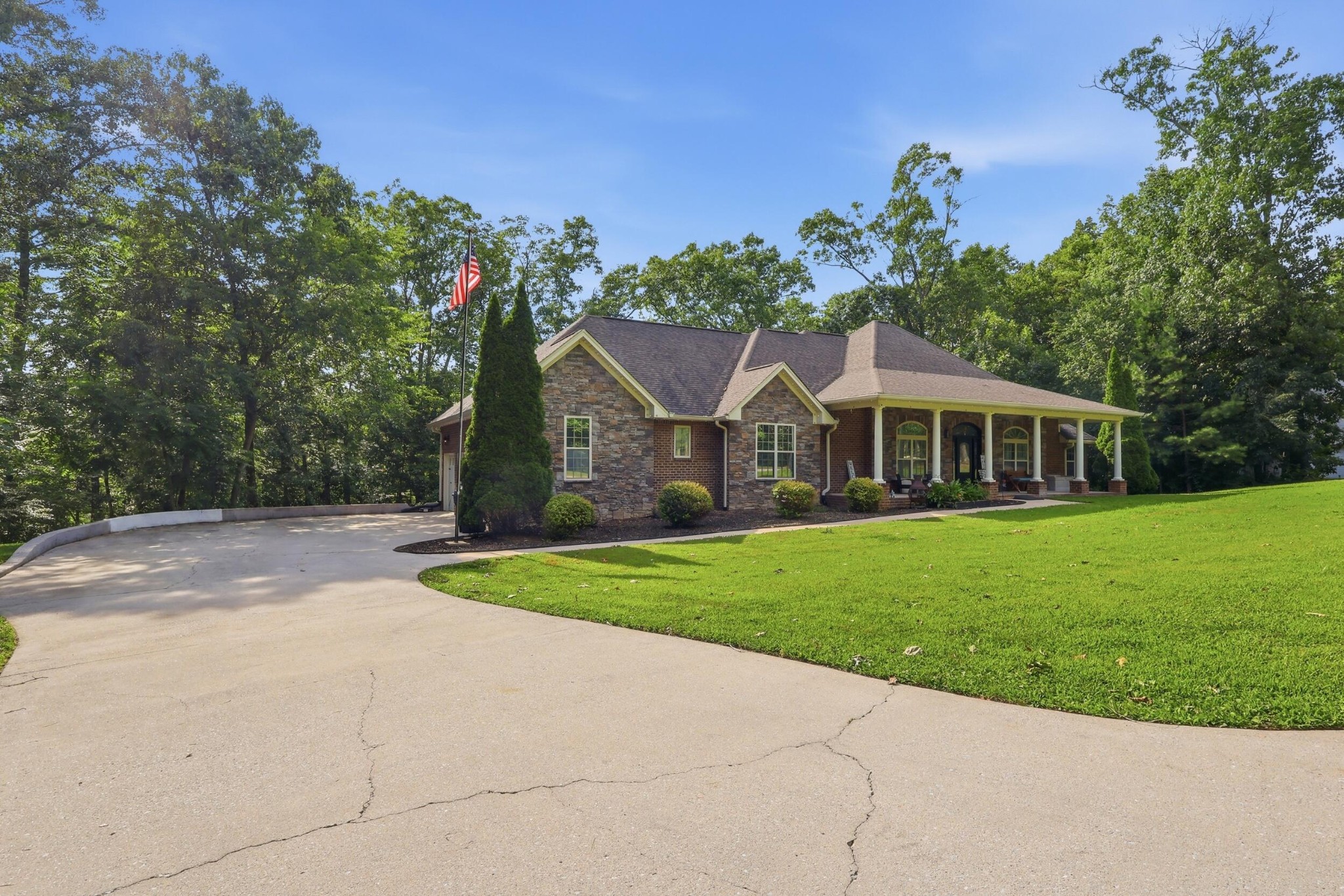 7311 Creek Ridge Drive Property Photo 1