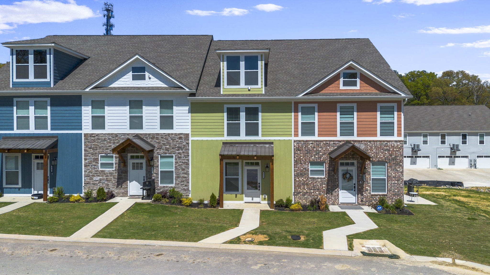 19221924 1926 1928 Cypress Lane