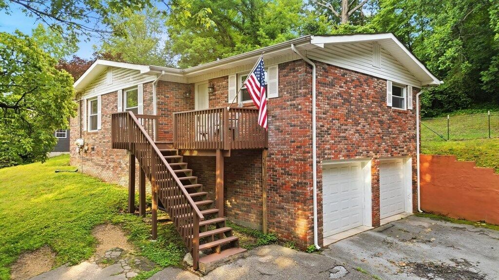 408 Lupton Drive Property Photo 1