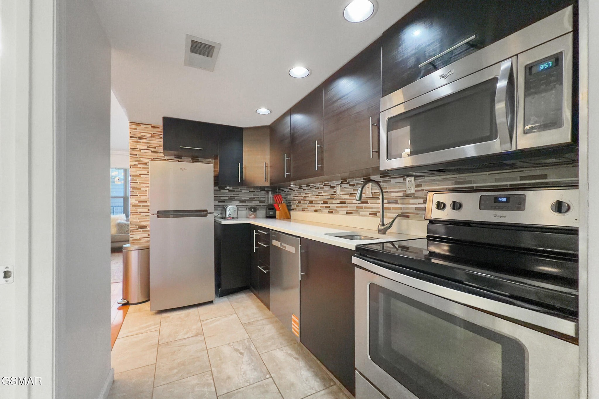2743 Colonial Drive Property Photo 4