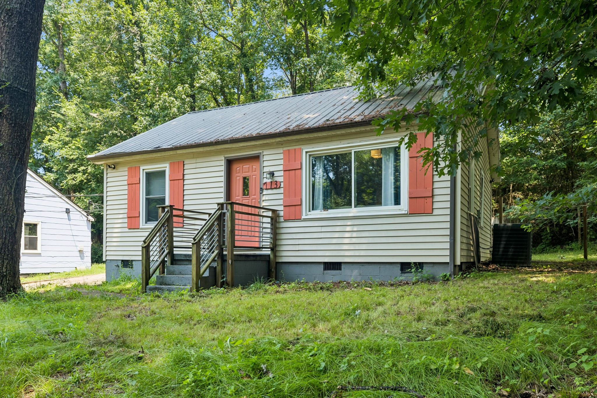 713 Woodlawn Dr Property Photo 1