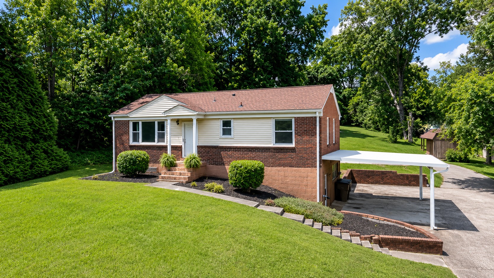 2208 Dearborn Dr Property Photo 1