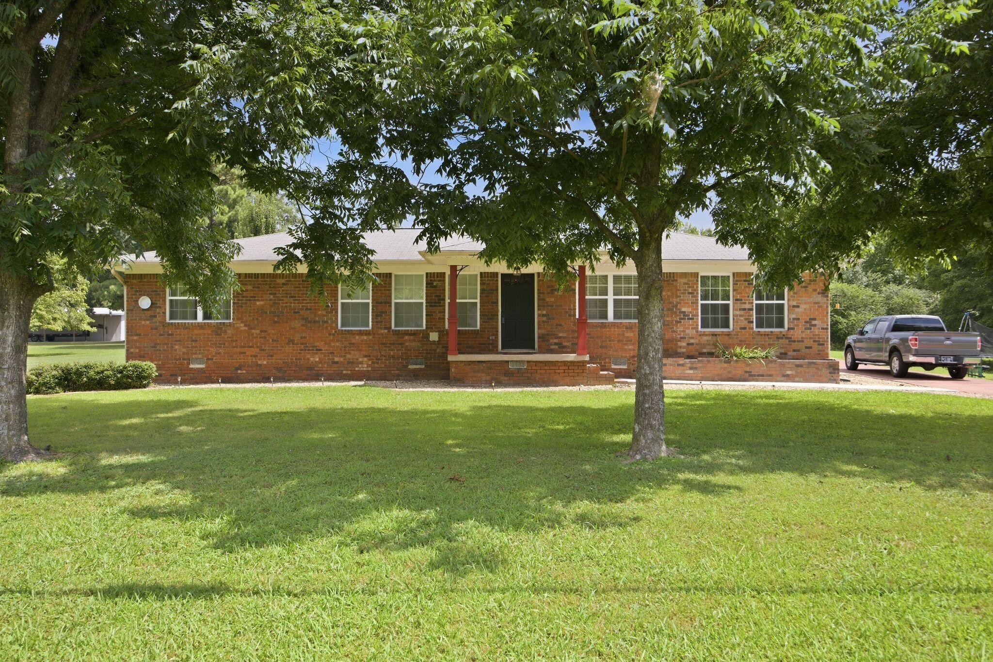 2025 Hawk Street, SE Property Photo 1