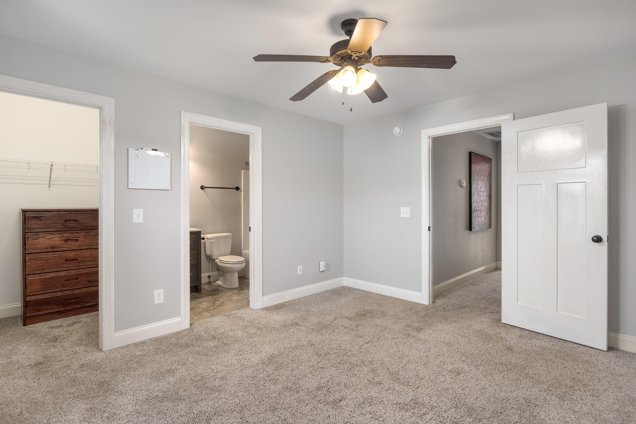 1344 Weeks Drive, Ne Property Photo 20