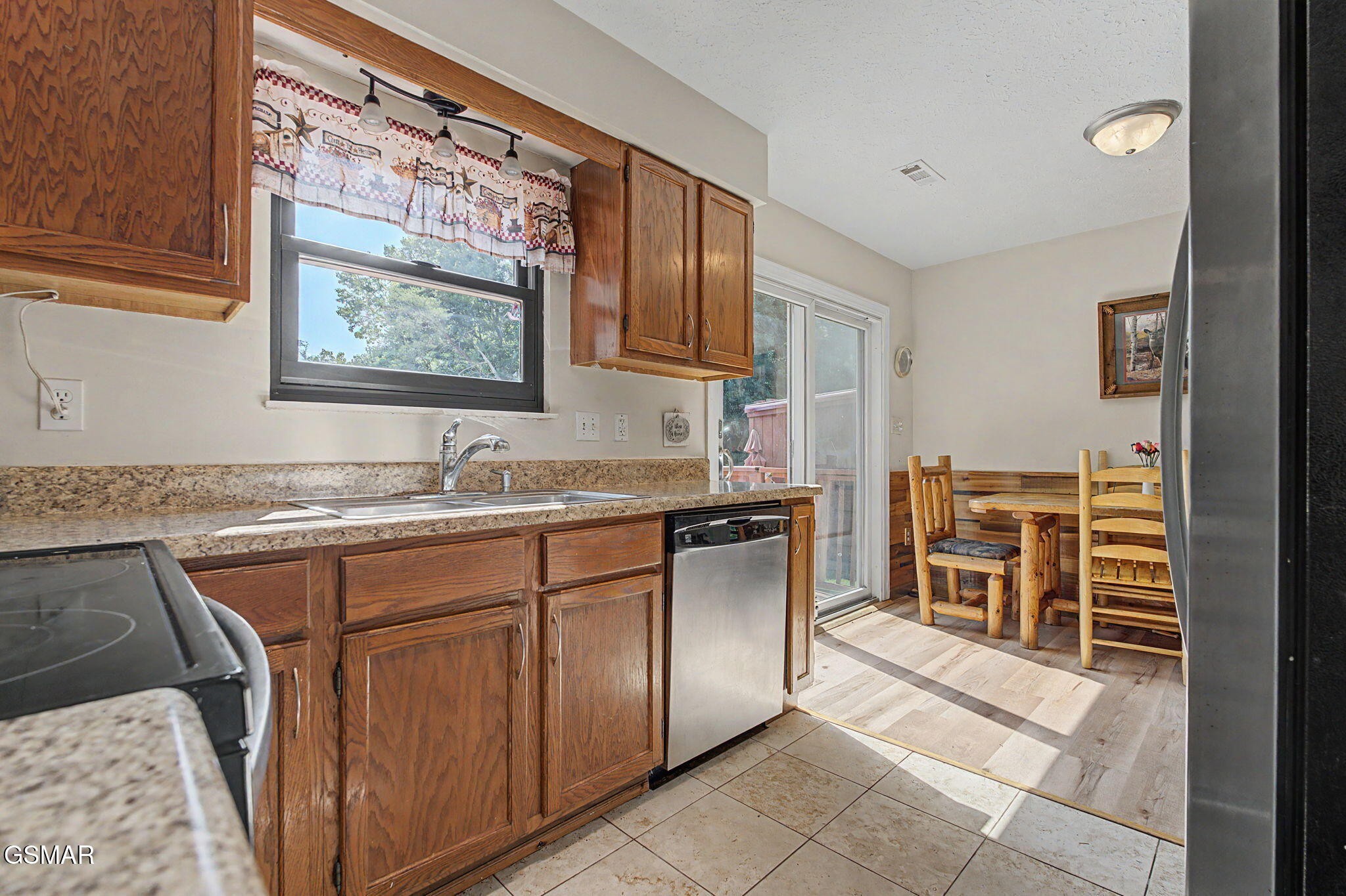 4246 Meadow Circle Property Photo 10