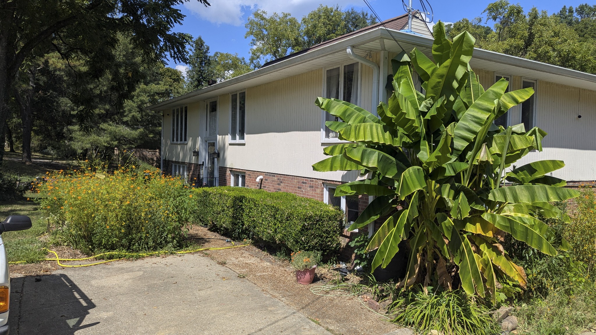 2043 Sunny Side Dr