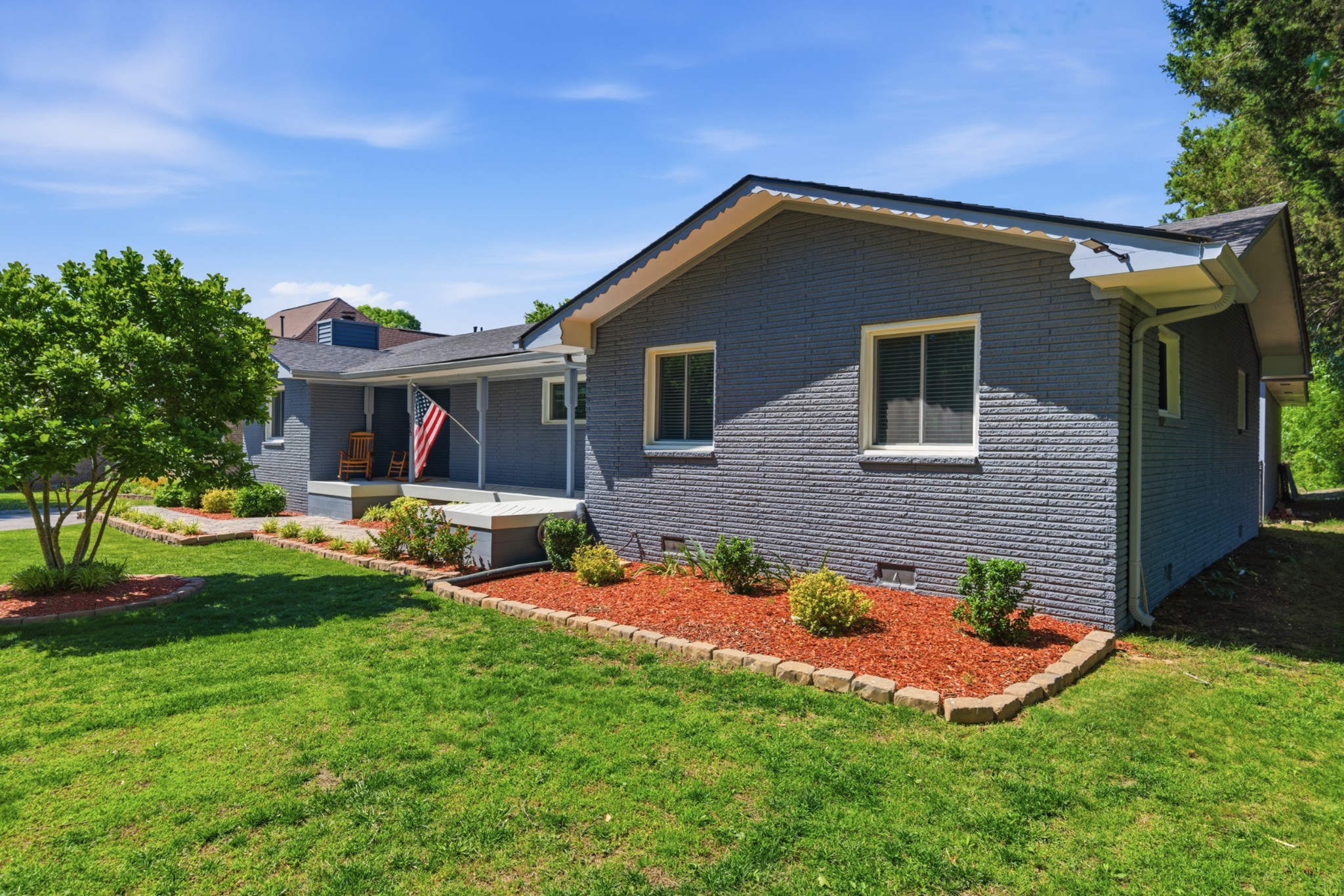 105 Brooklawn Dr Property Photo 1