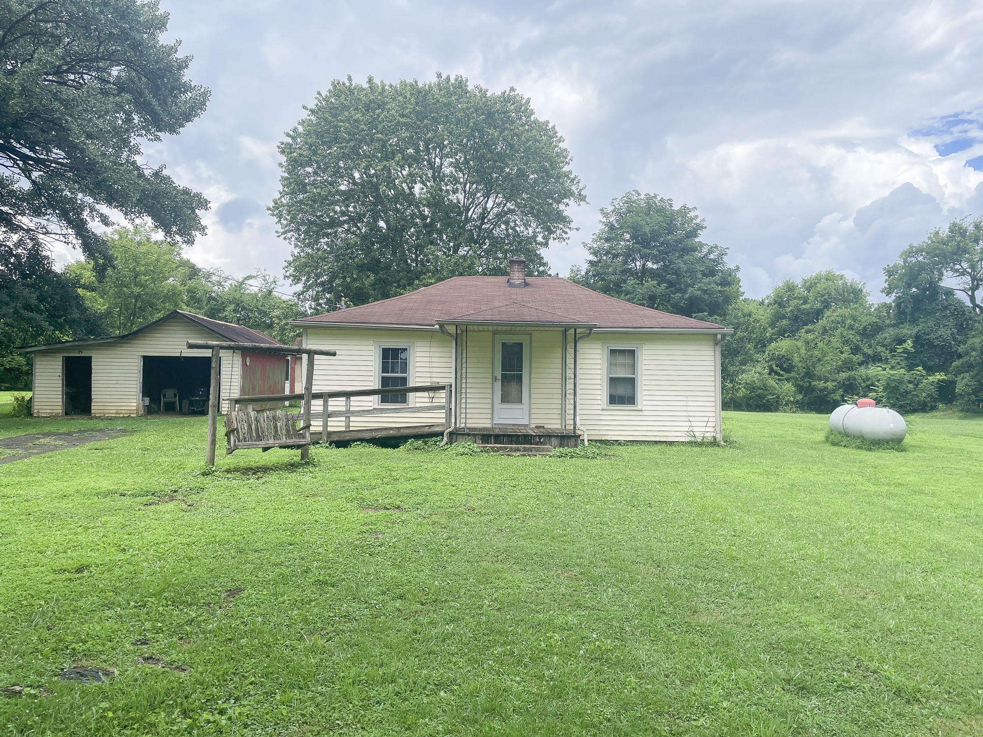 462 County Farm Rd Property Photo 1