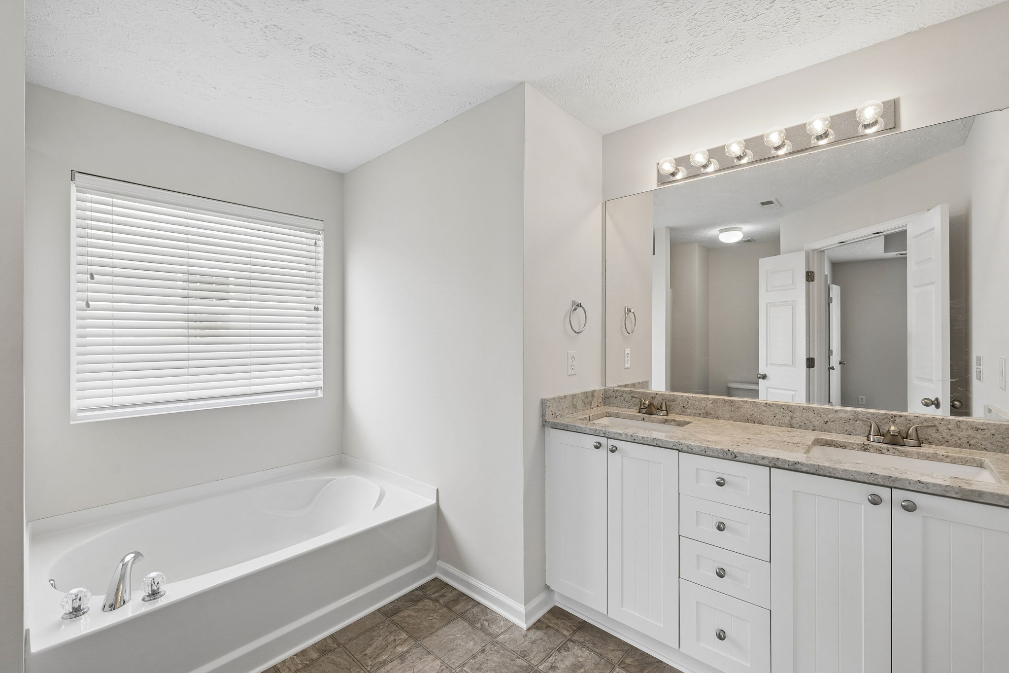 1432 Bern Dr Property Photo 25