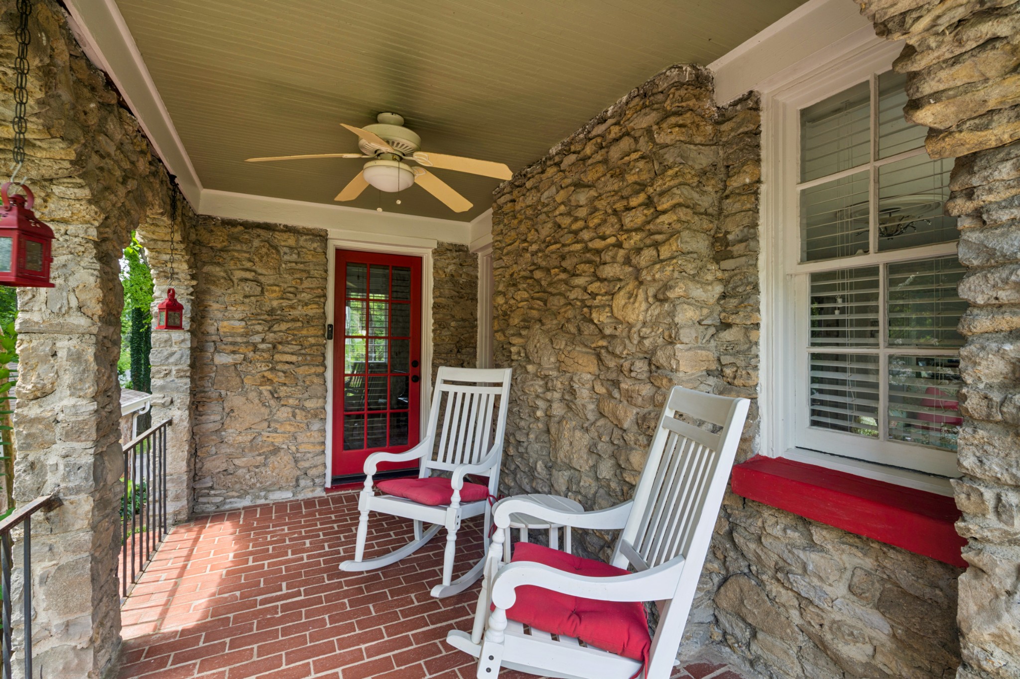 4409 Lealand Ln Property Photo 4
