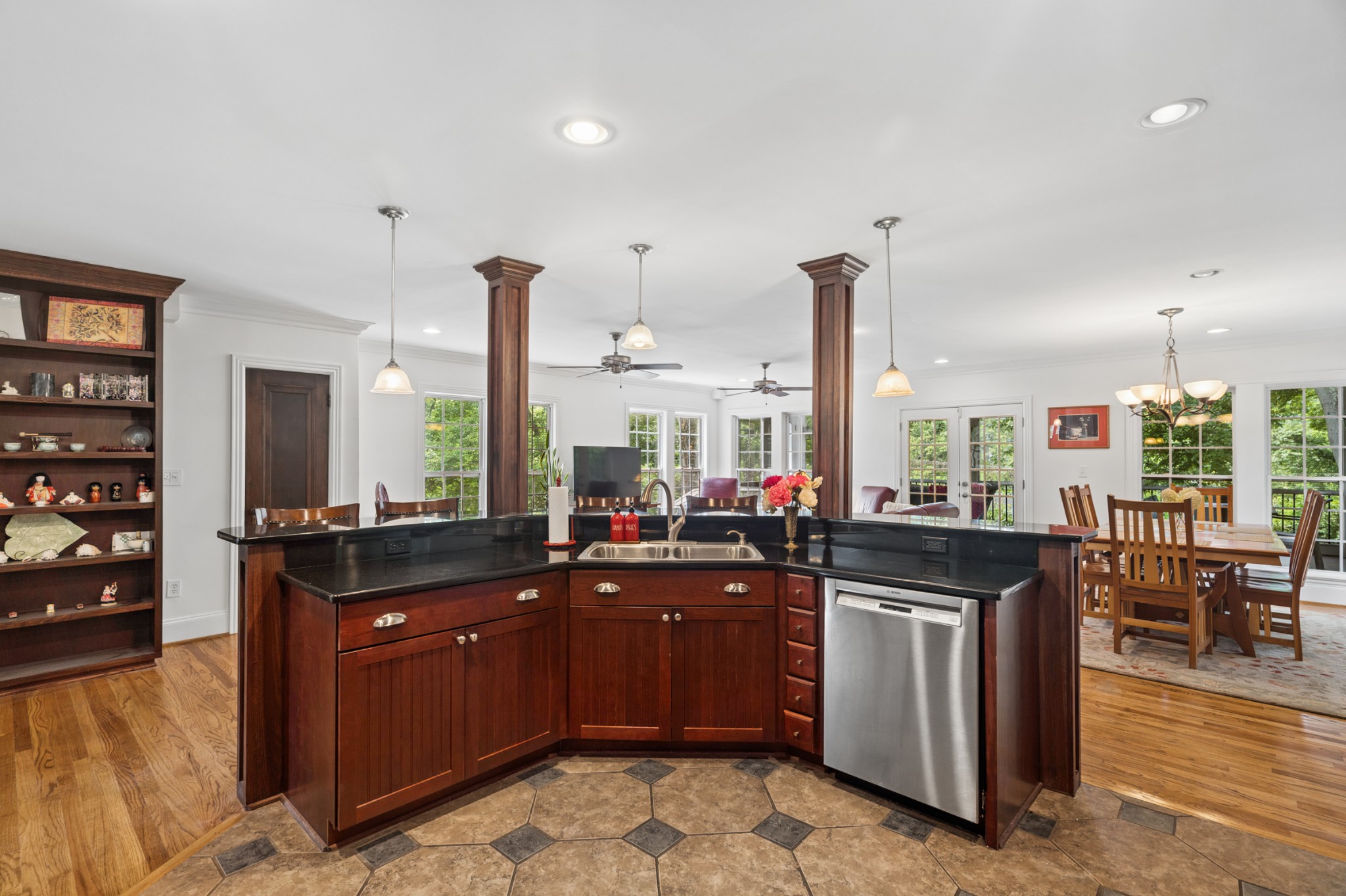 4409 Lealand Ln Property Photo 16