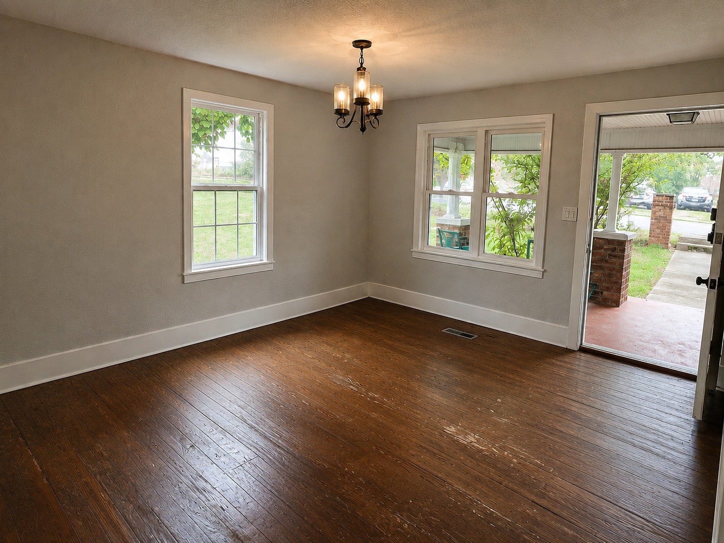 2328 Batavia St Property Photo 2