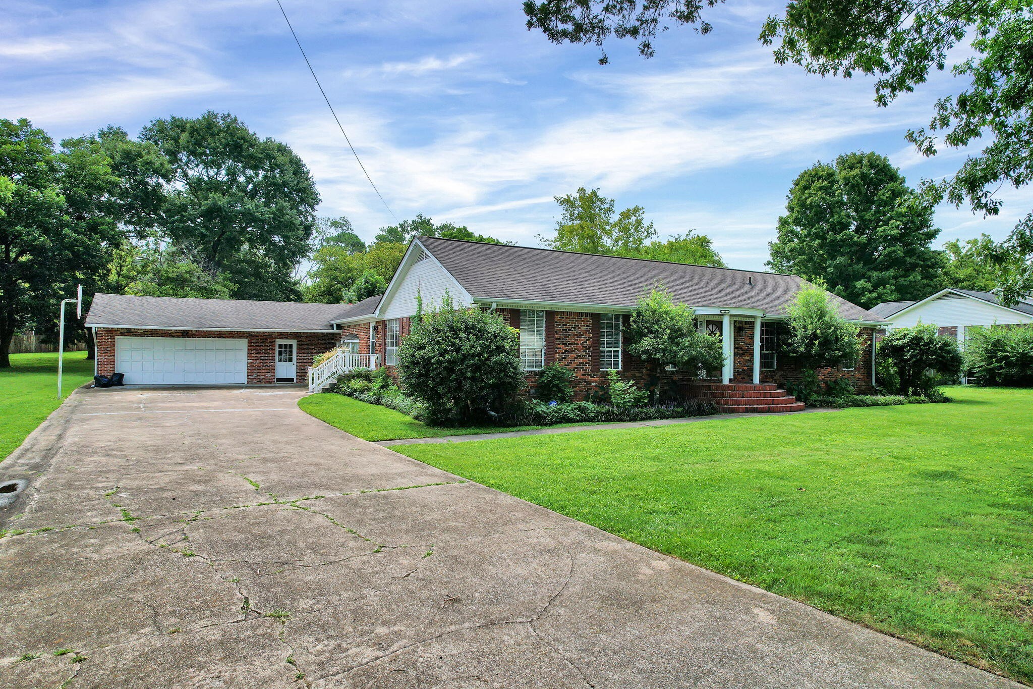 3820 NE Charleston Drive, NE
