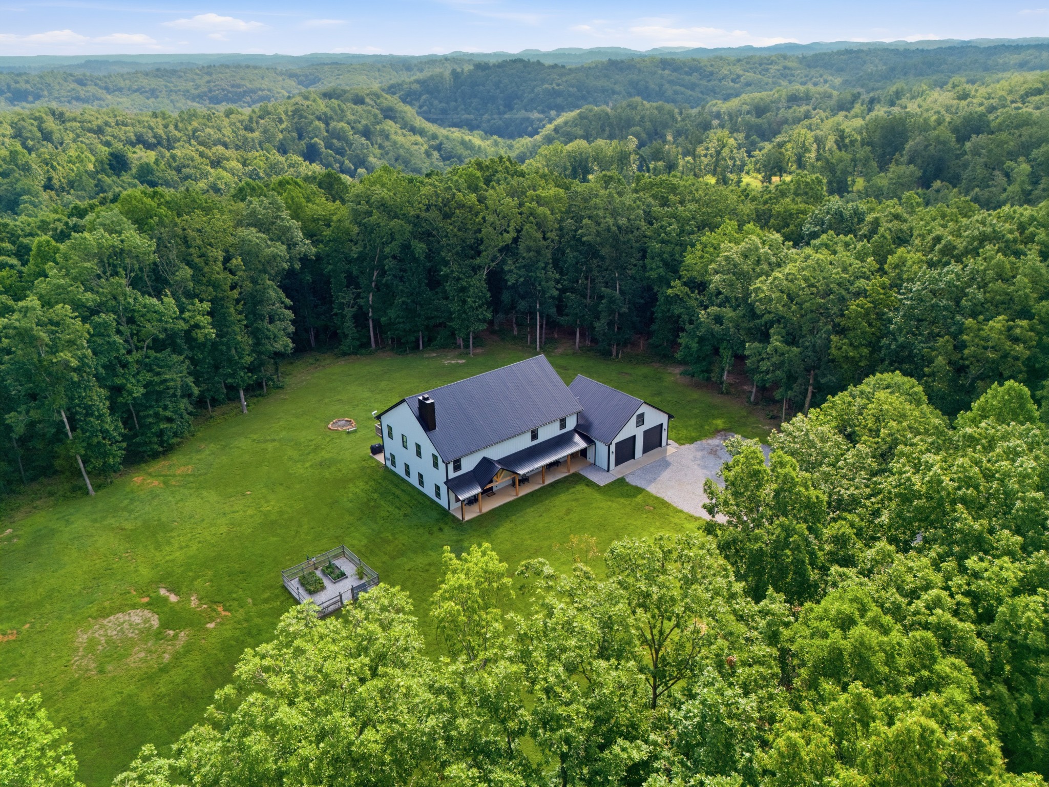 1658 Apache Trl Property Photo 4