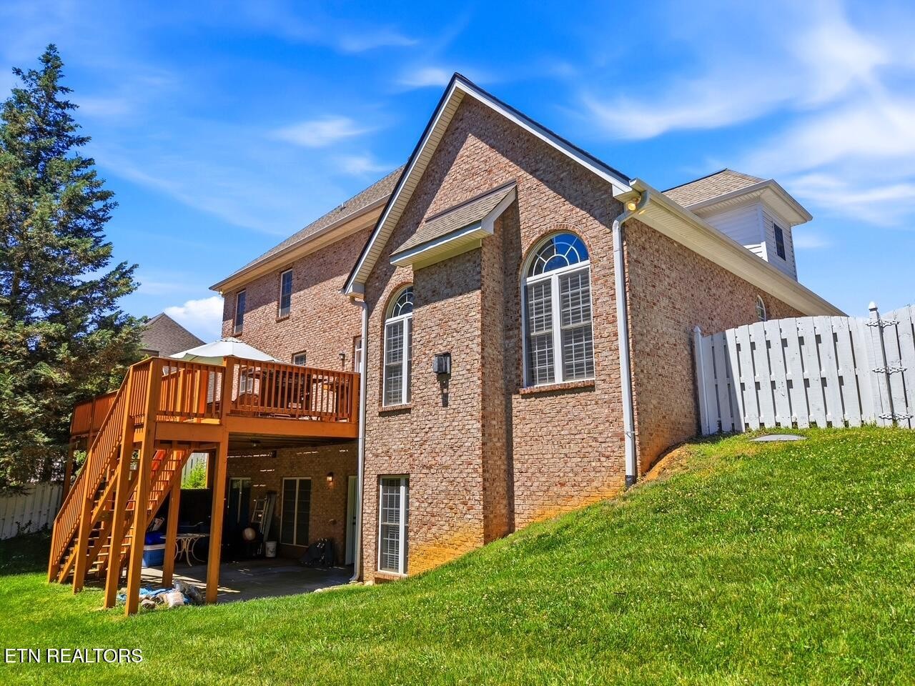 9648 Valley Woods Lane Property Photo 9