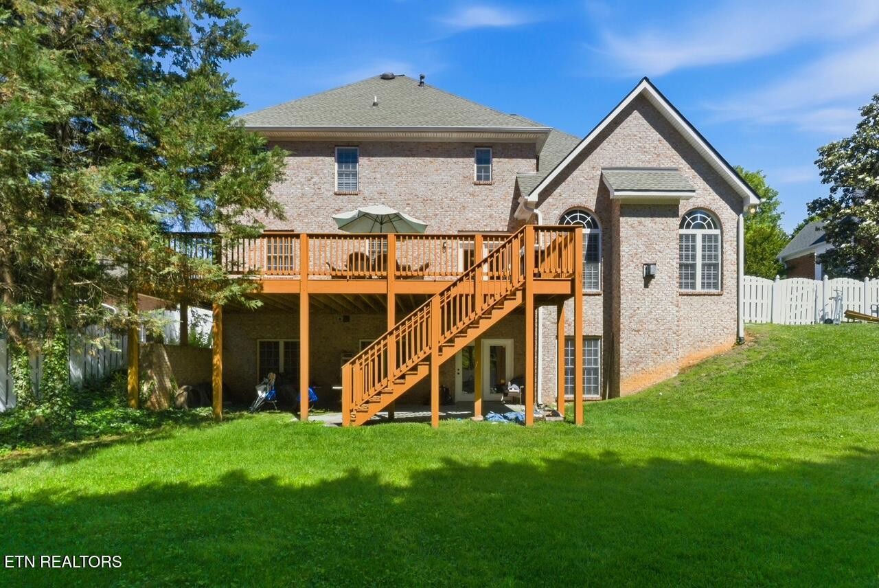 9648 Valley Woods Lane Property Photo 10