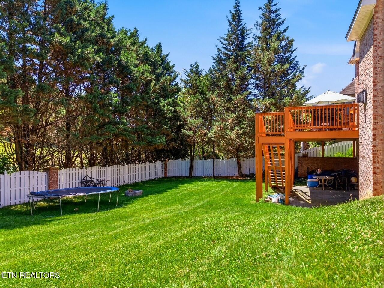 9648 Valley Woods Lane Property Photo 11