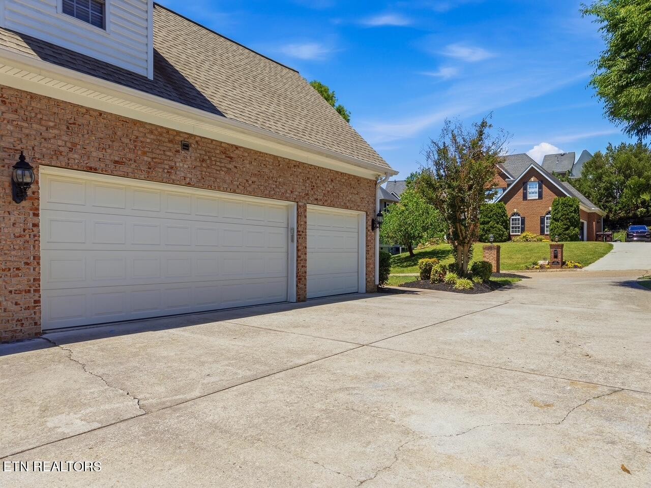 9648 Valley Woods Lane Property Photo 12
