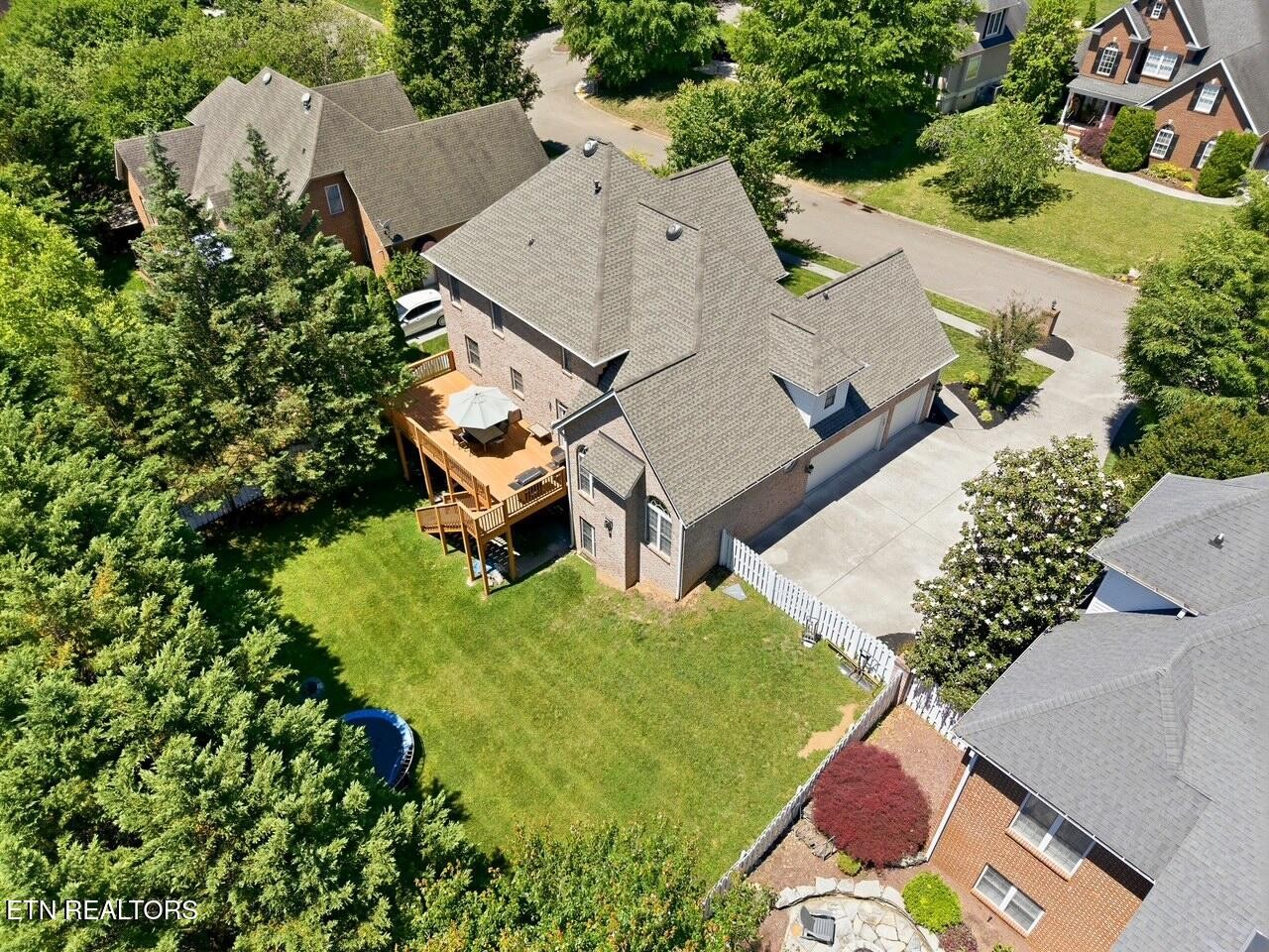 9648 Valley Woods Lane Property Photo 13