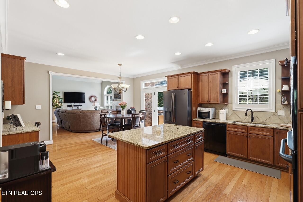 9648 Valley Woods Lane Property Photo 22