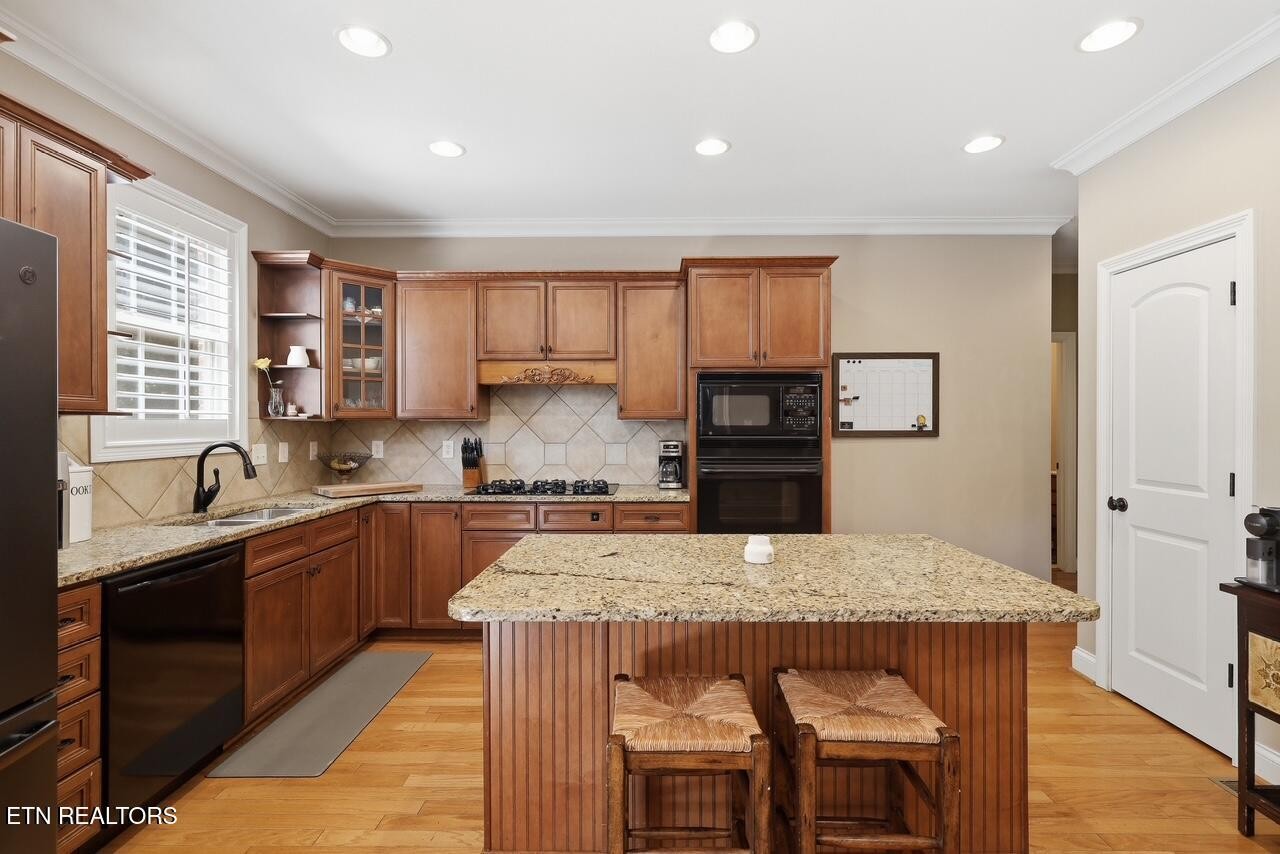 9648 Valley Woods Lane Property Photo 23