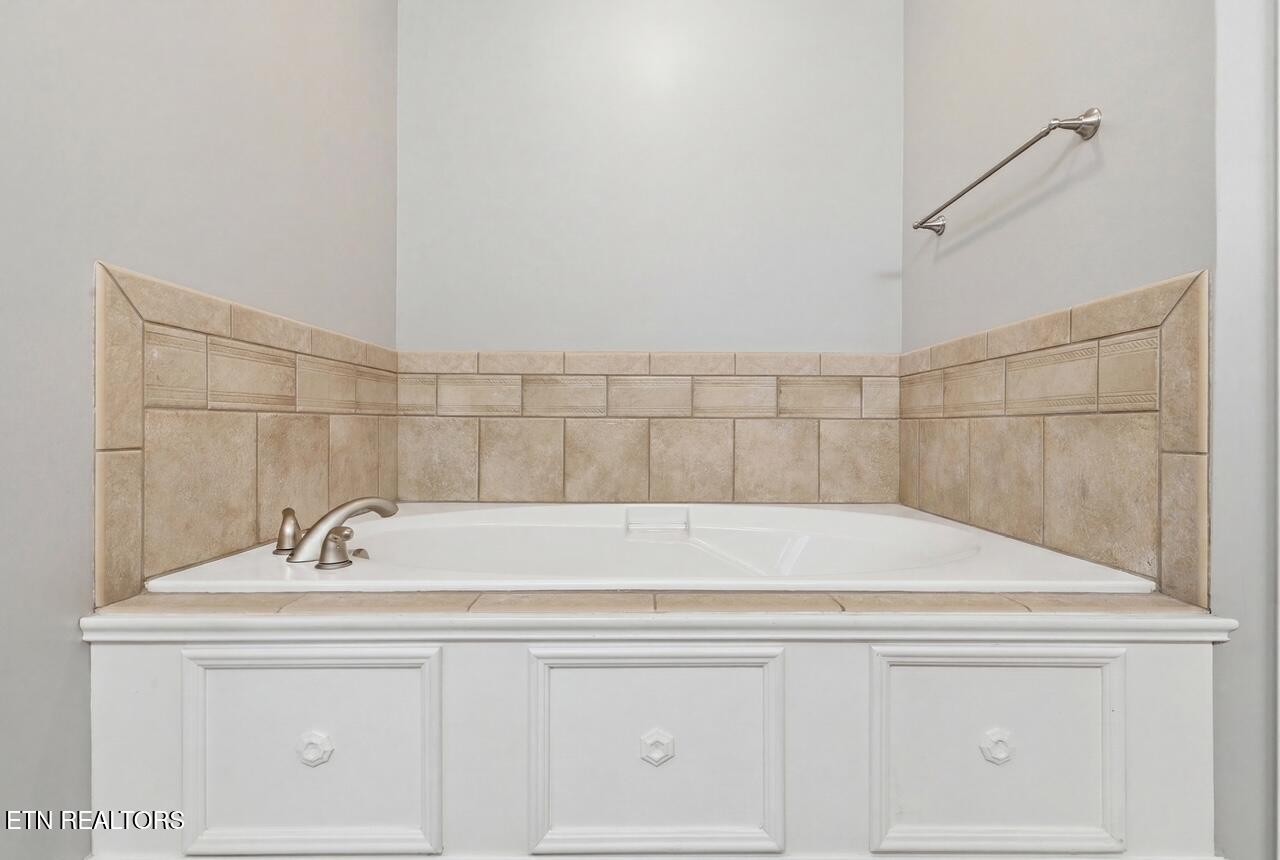 9648 Valley Woods Lane Property Photo 32