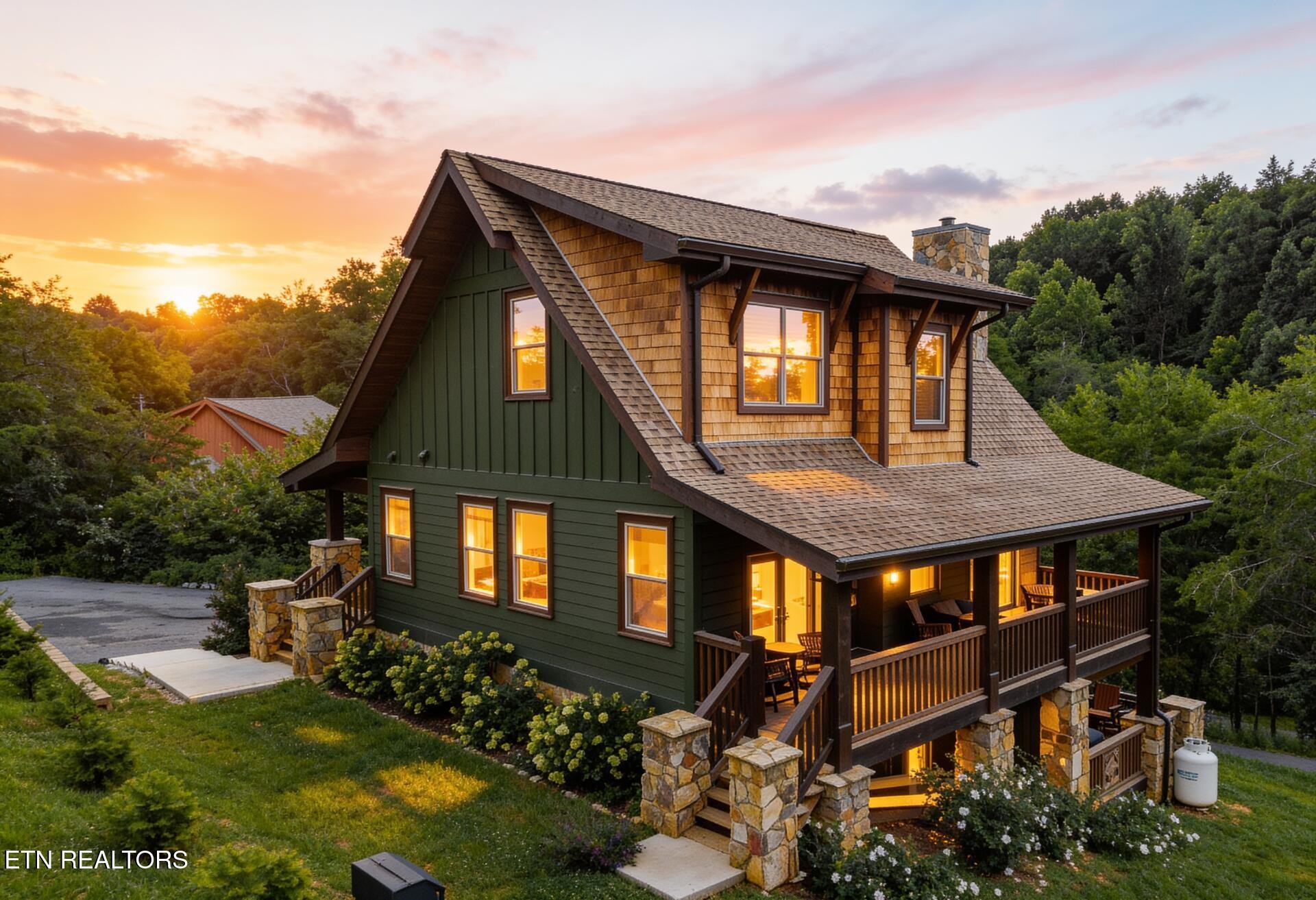 615 Rainbow Rd