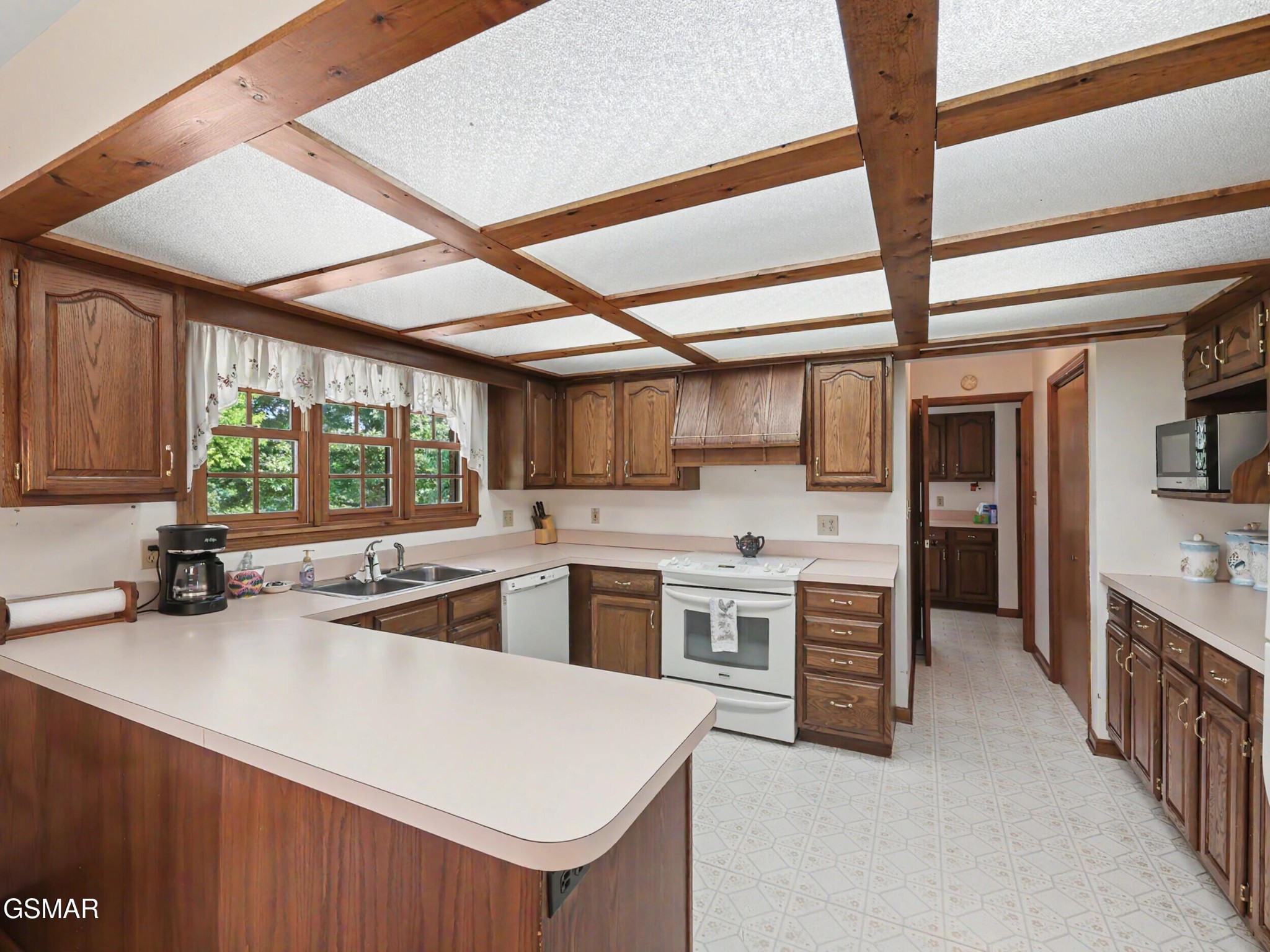 377 Thomas Loop Road Property Photo 4