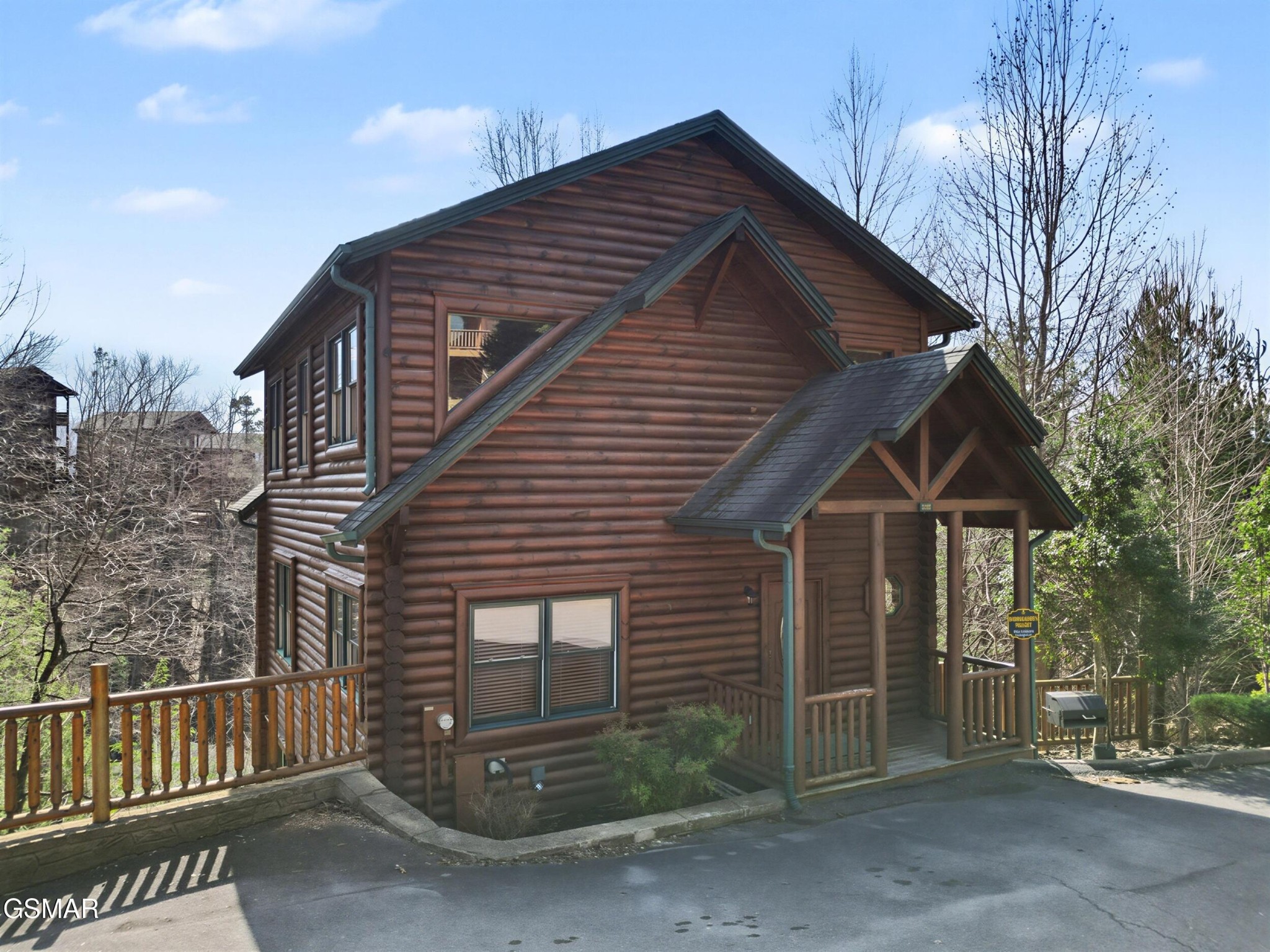 727 Mountain Stream Way Property Photo 3