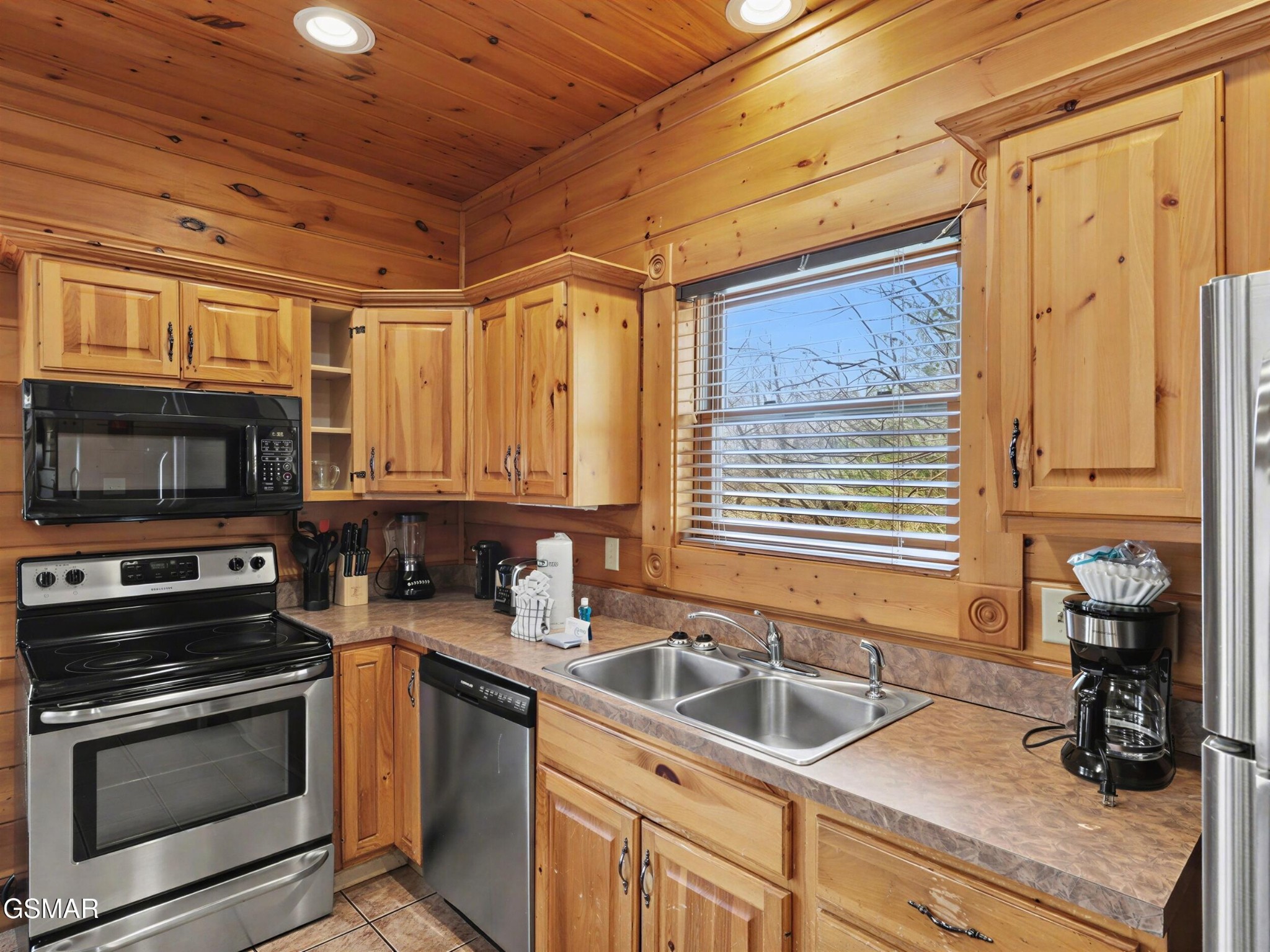 727 Mountain Stream Way Property Photo 6