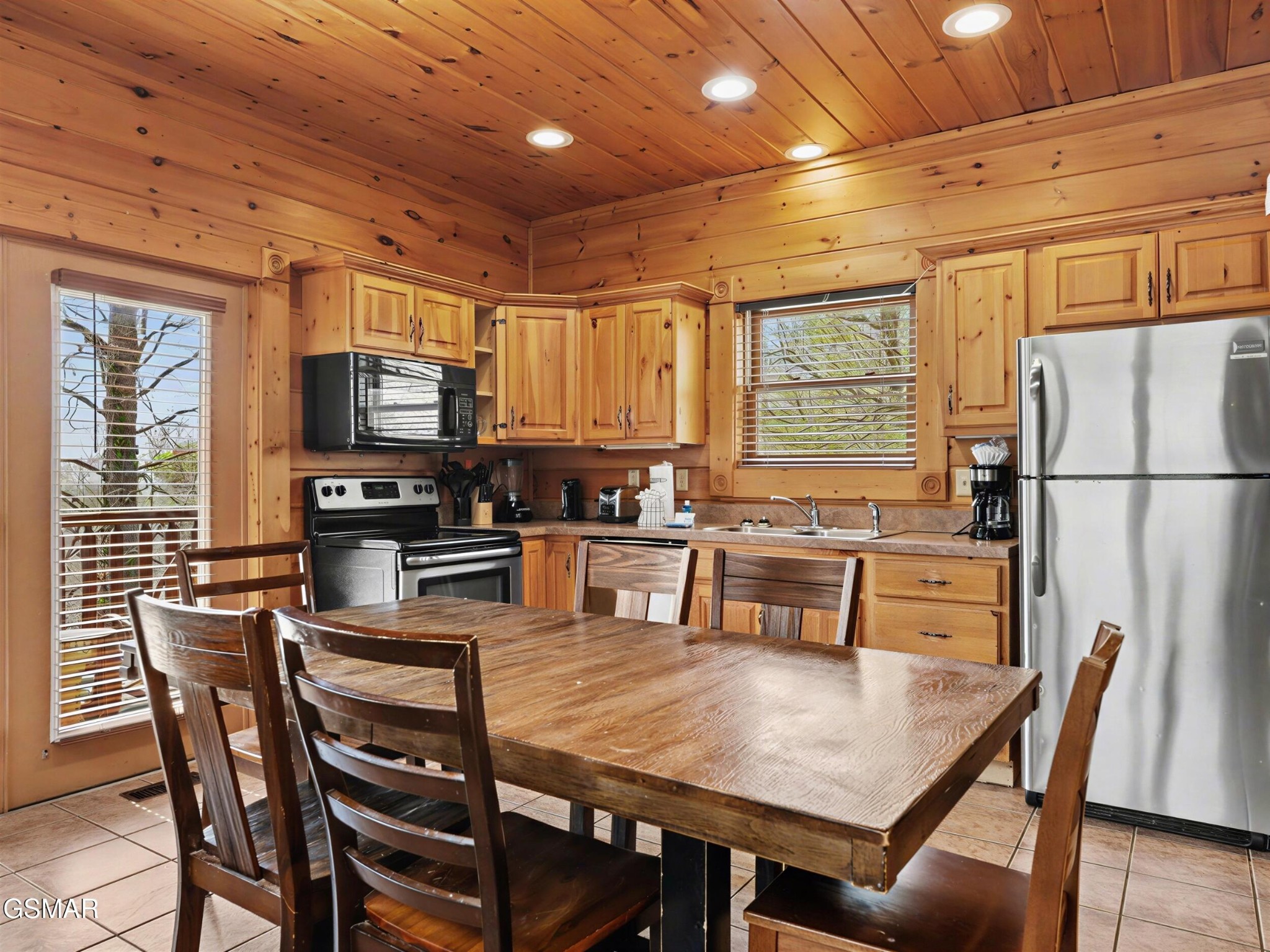 727 Mountain Stream Way Property Photo 7