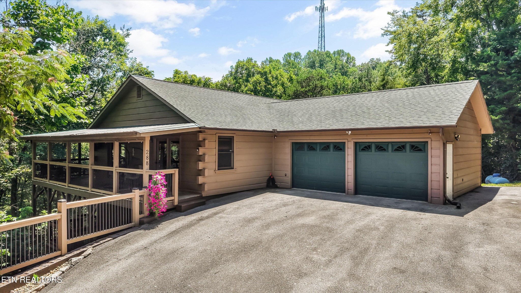 288 Panther Creek Rd Property Photo 1