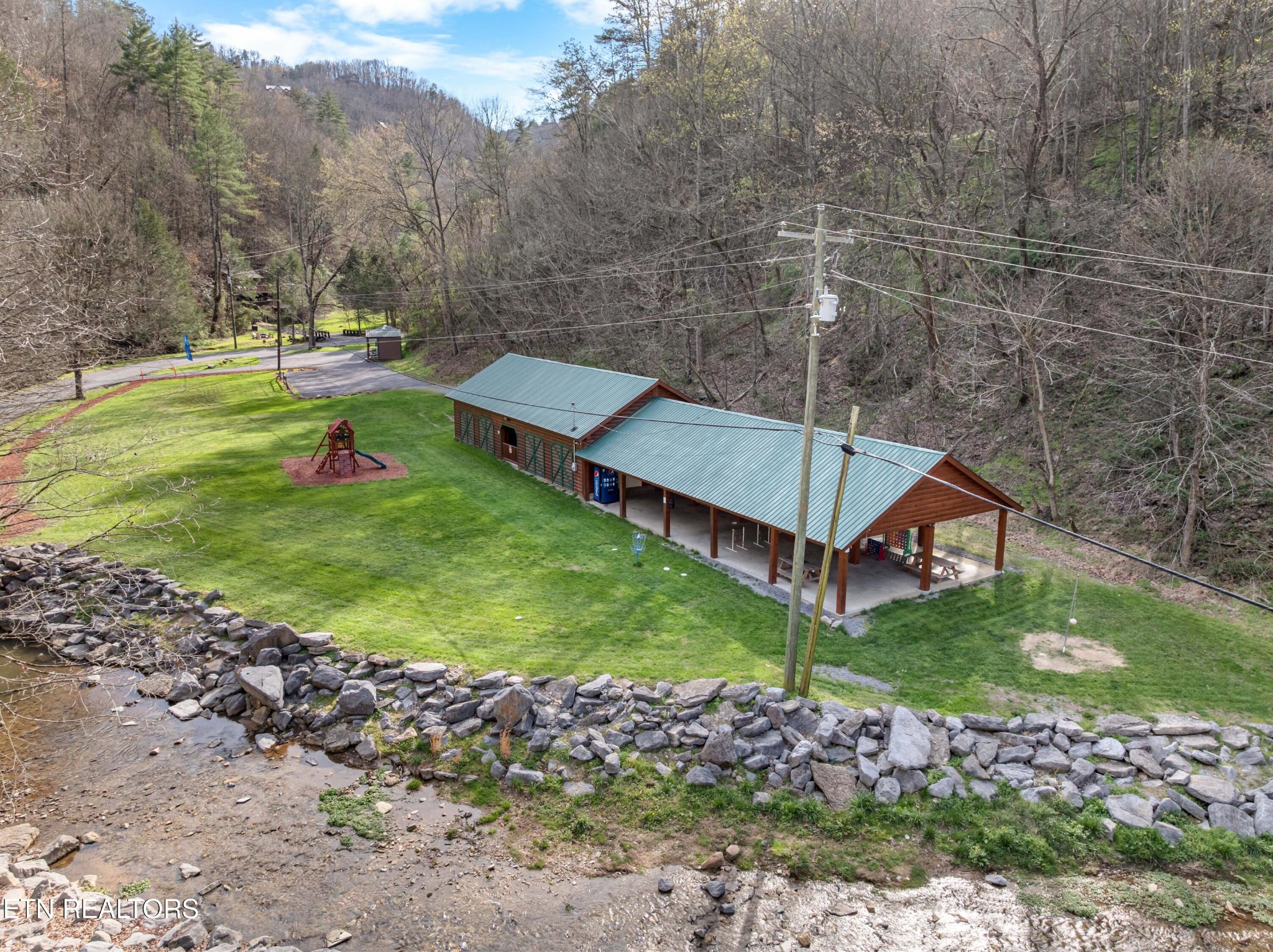 24 Sugar Maple Loop Rd Property Photo 11