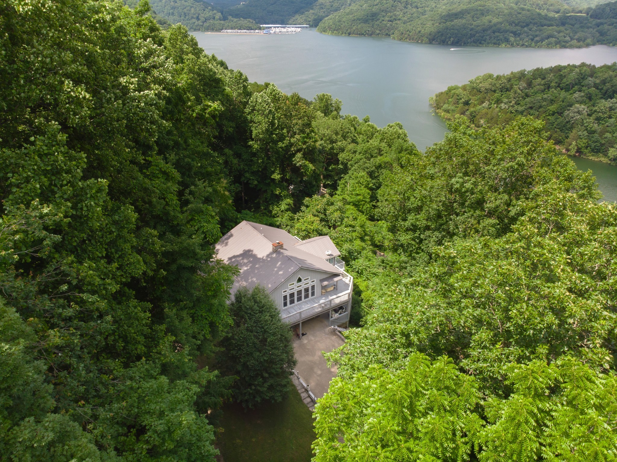 1038 Lakeside Dr Property Photo 1