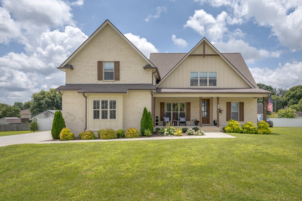 1002 Pheasant Run Ct Property Photo 1