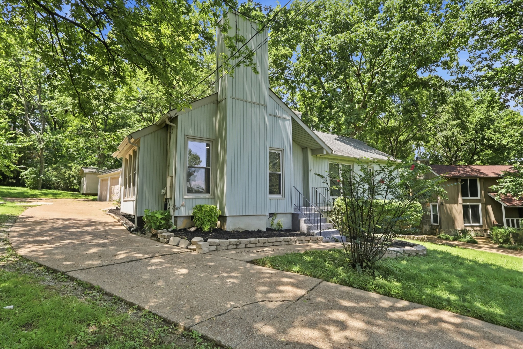 536 New Castle Ln Property Photo 1