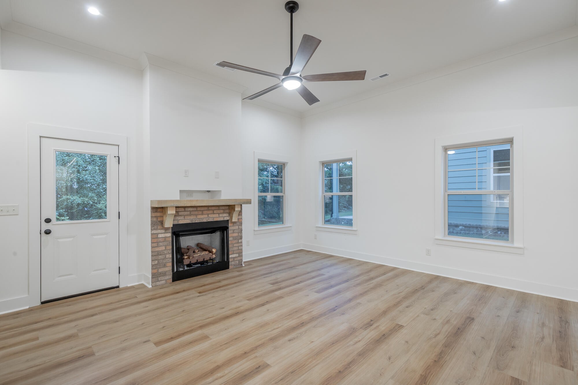 477 Willow Grove Court Property Photo 16