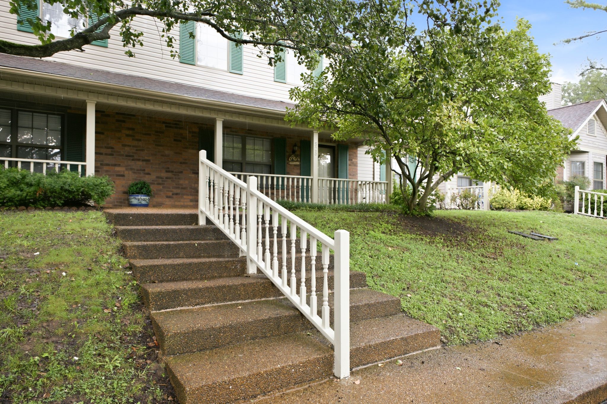 525 Upsall Dr Property Photo 1