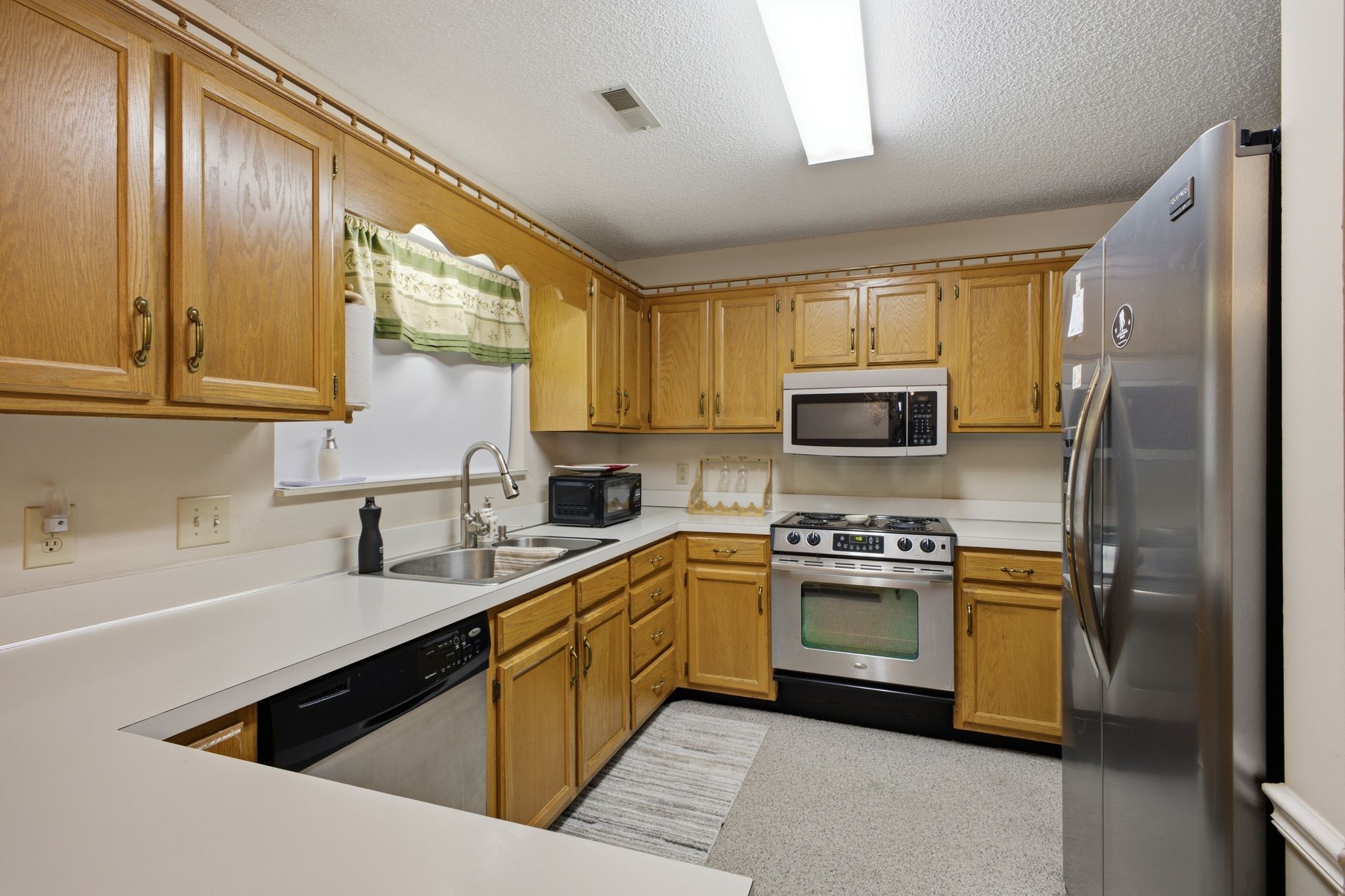 525 Upsall Dr Property Photo 14