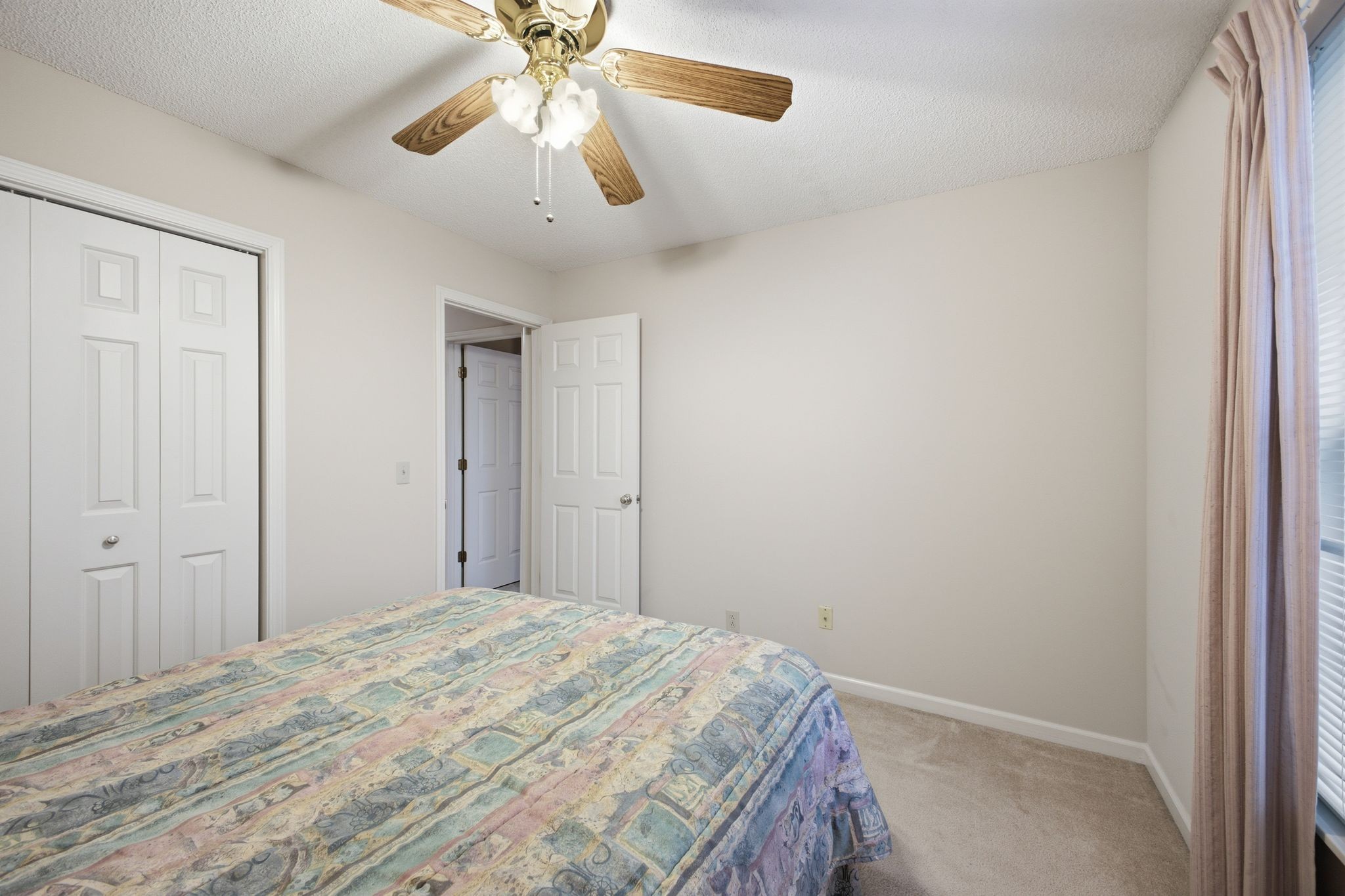 525 Upsall Dr Property Photo 27