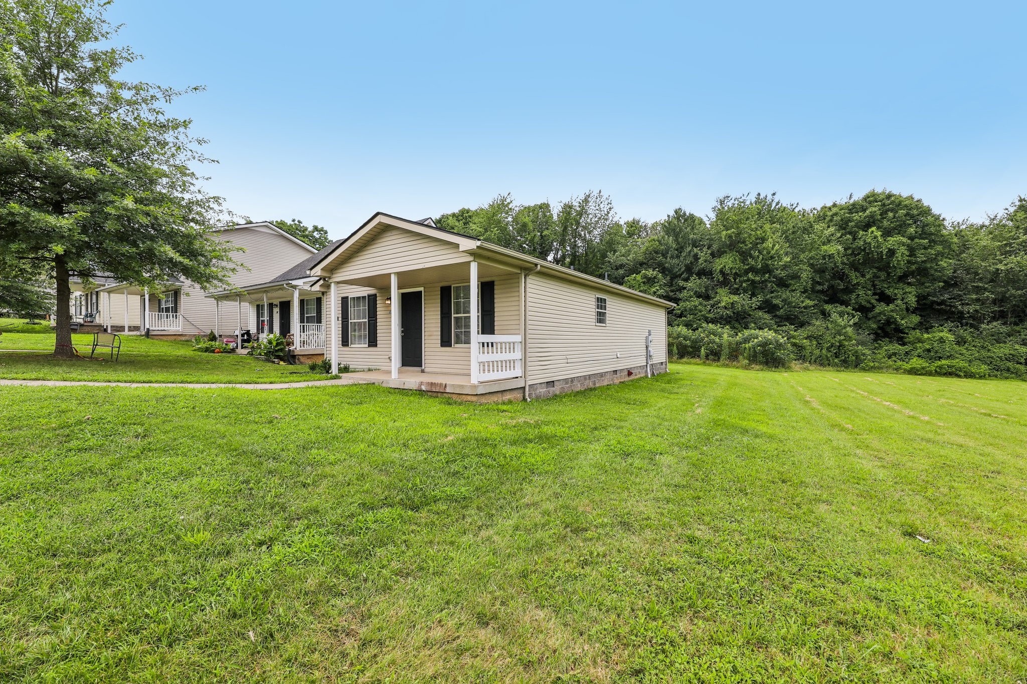 2607 Landrum Ct Property Photo 3
