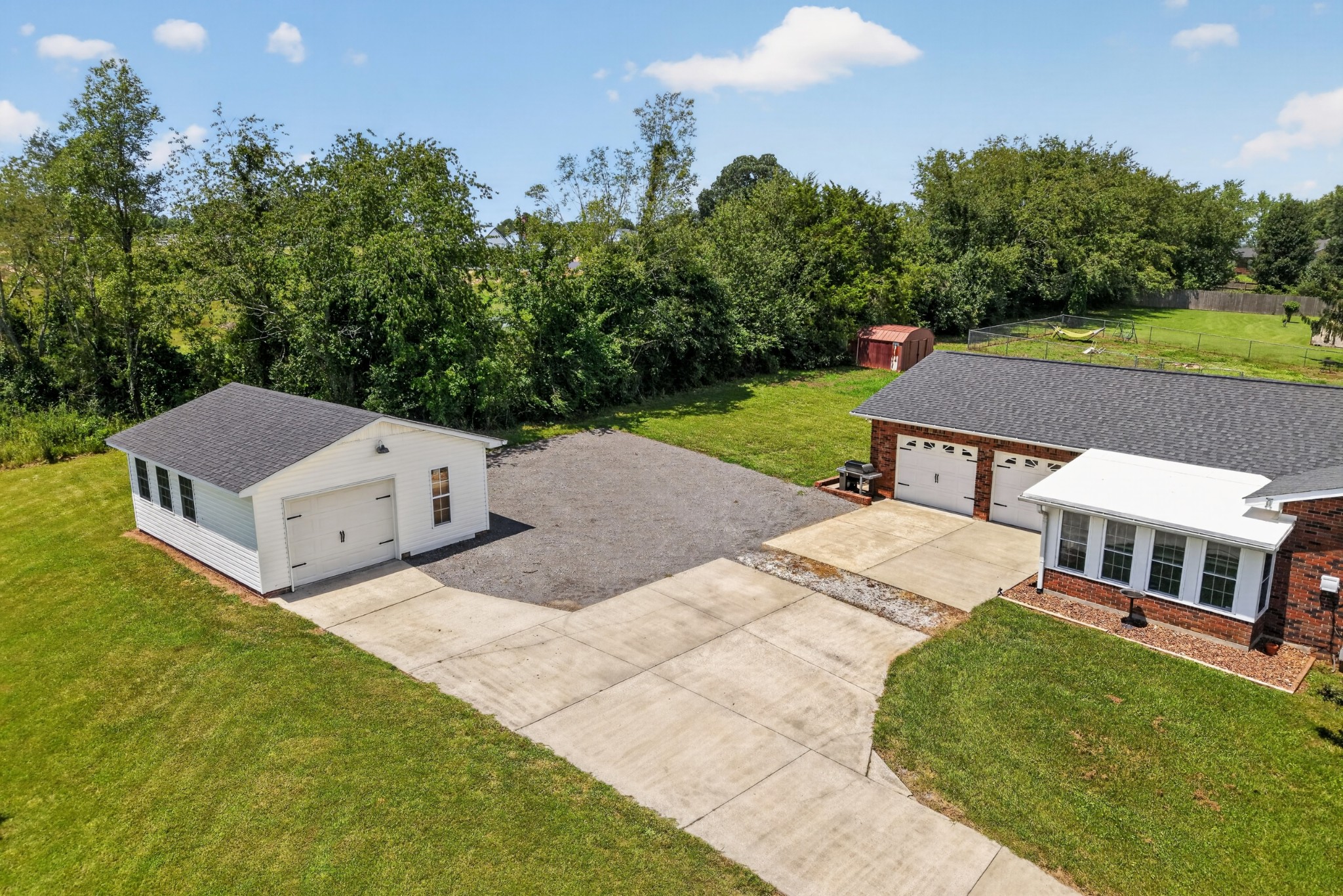 225 Westgate Dr Property Photo 3