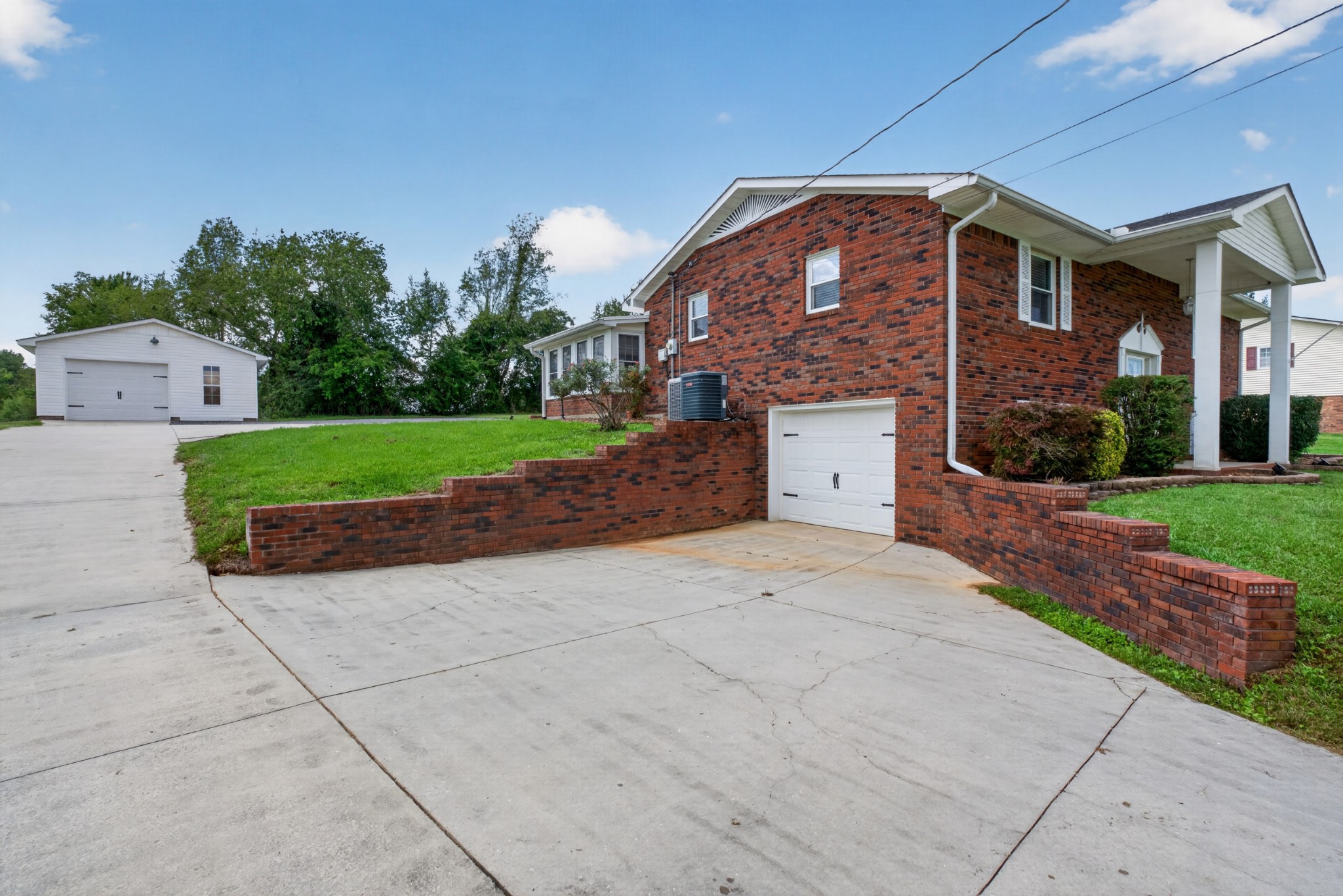 225 Westgate Dr Property Photo 19